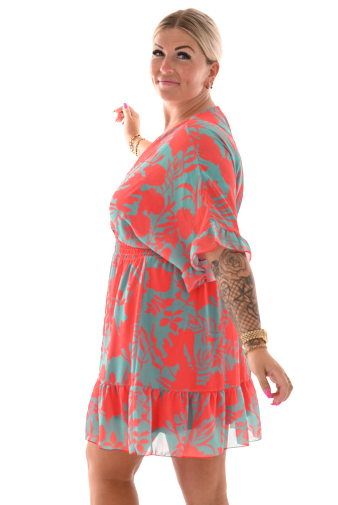 Korte jurk elastieken taille roezel detail zeegroen/oranje