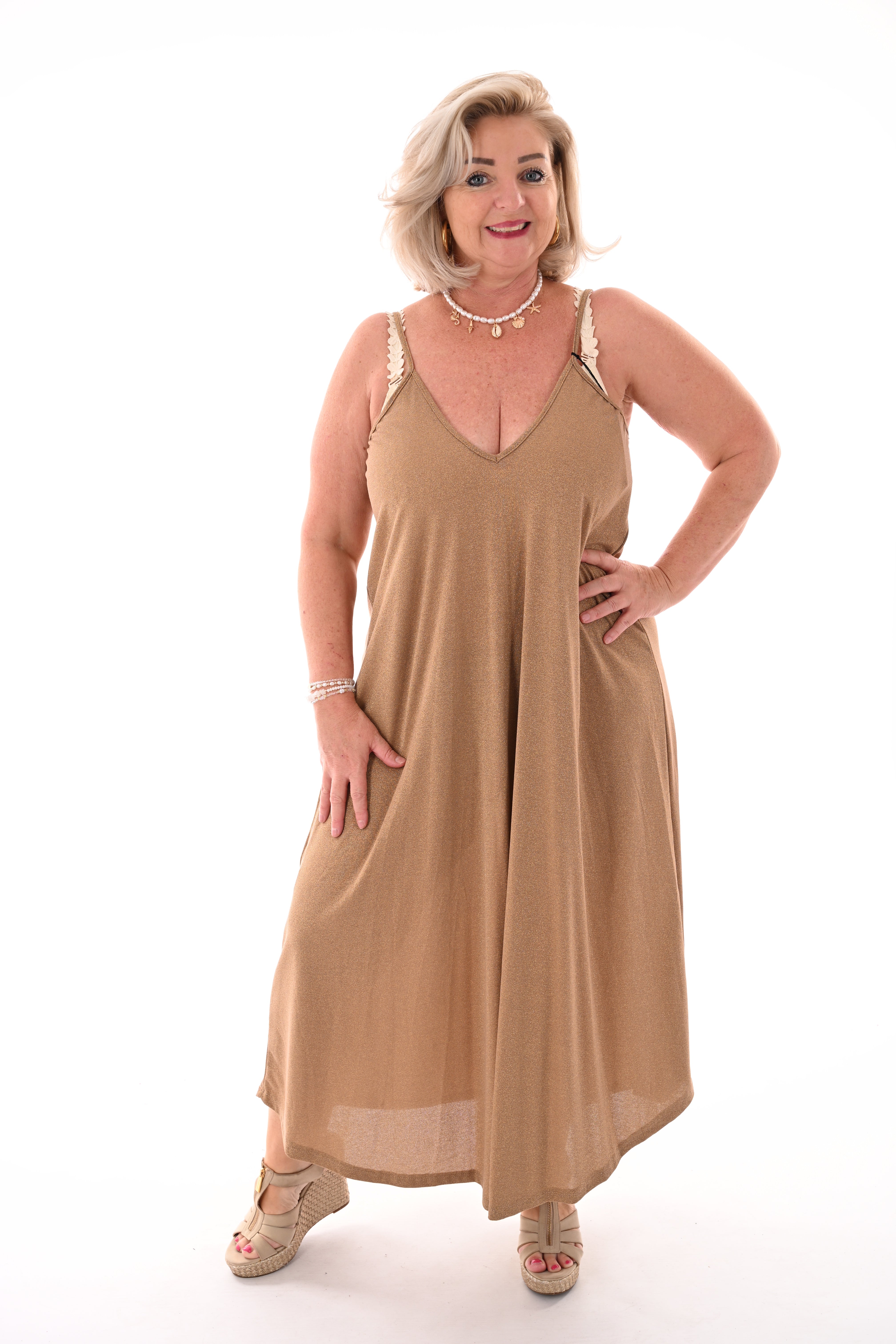 Lange jurk spaghetti bandjes lurex camel