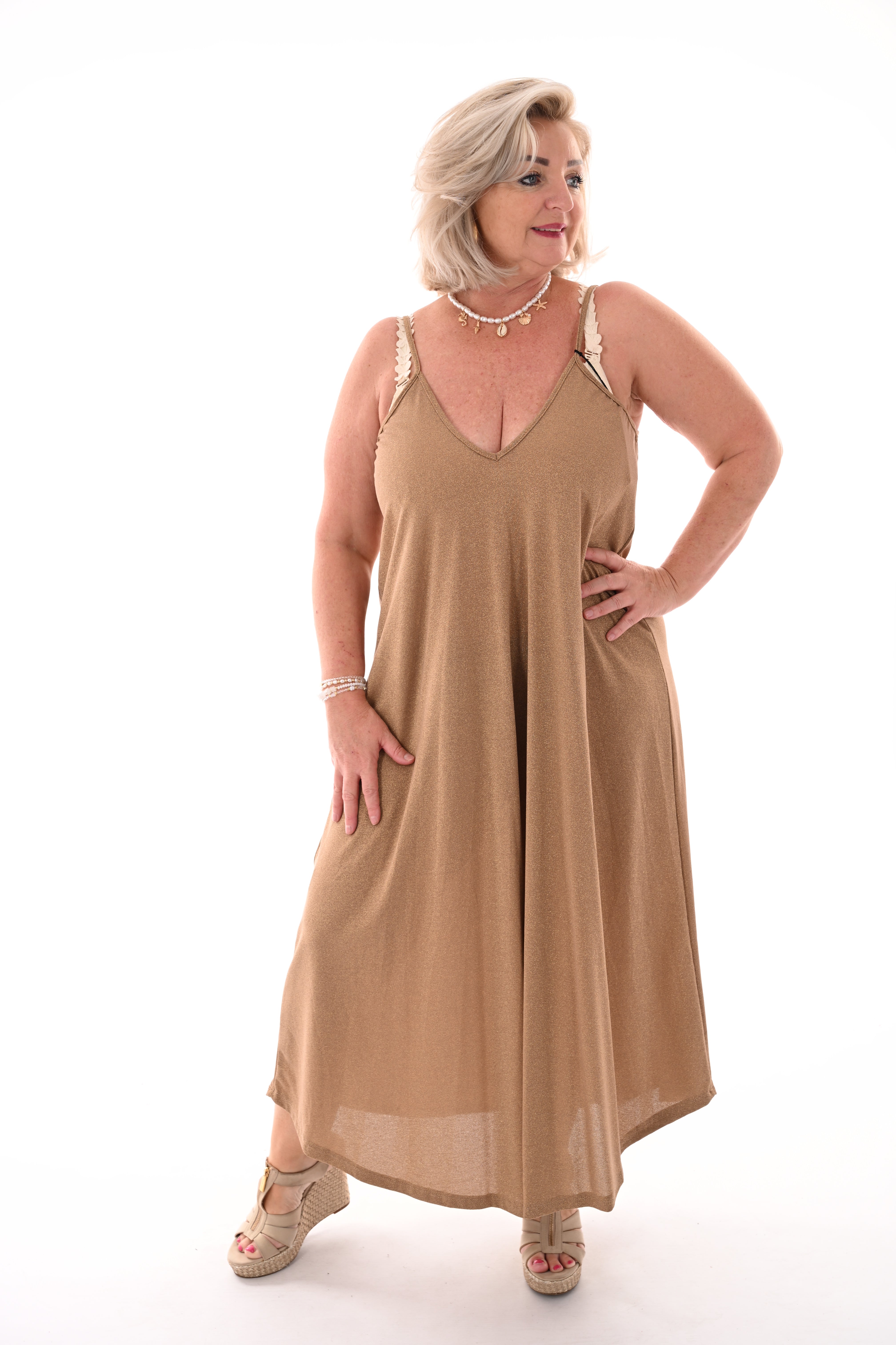 Lange jurk spaghetti bandjes lurex camel