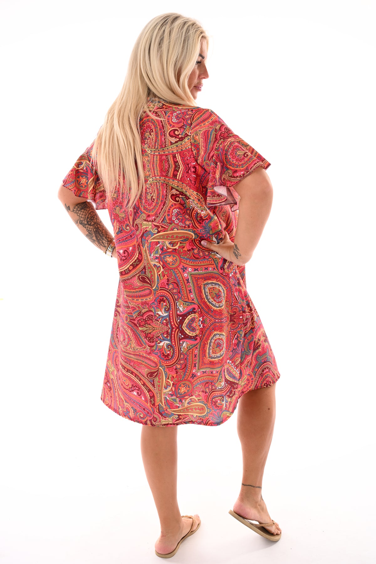 Jurk v-hals korte roezelmouwen print paisley rood/roze