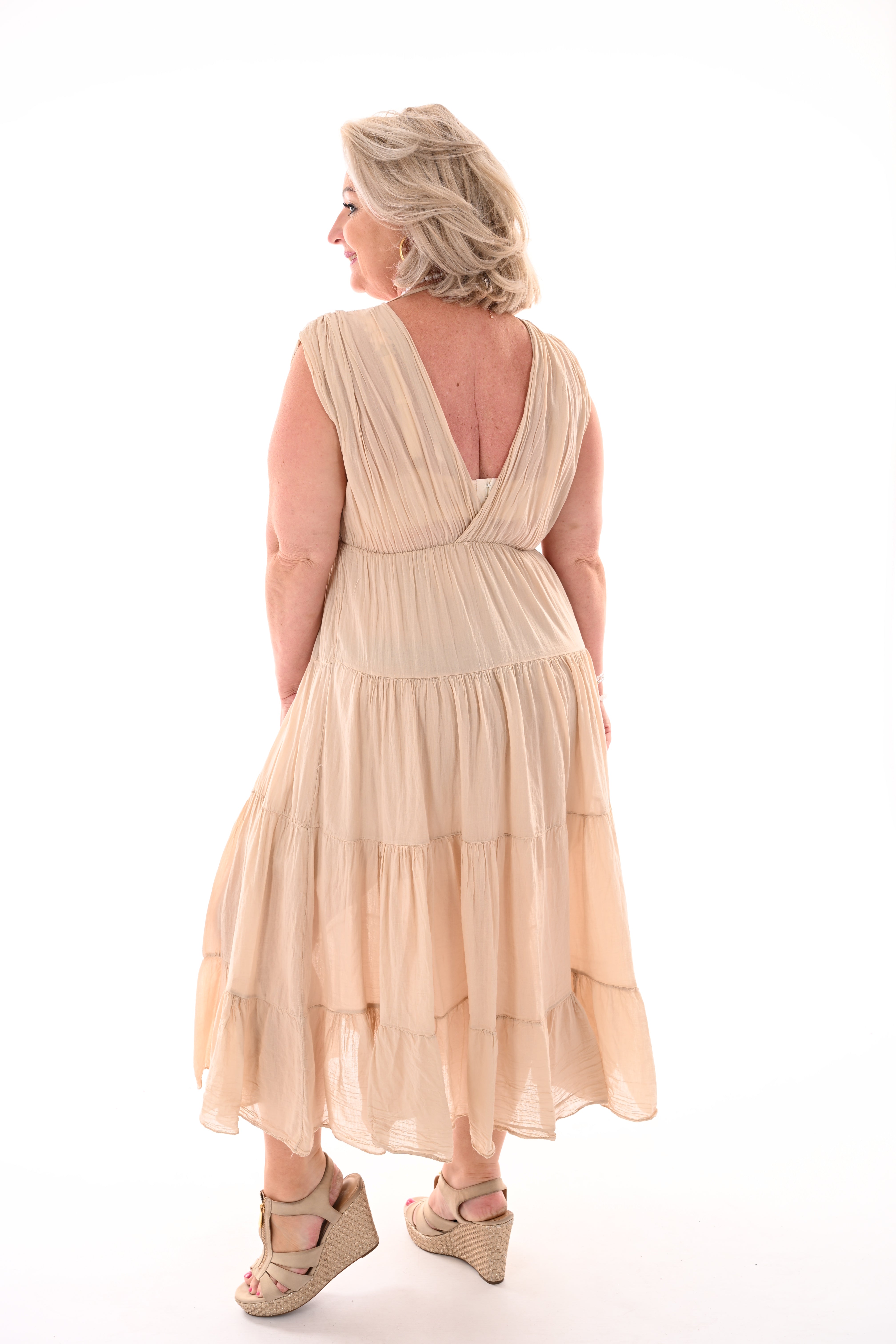Lange jurk diepe v-hals met stroken beige