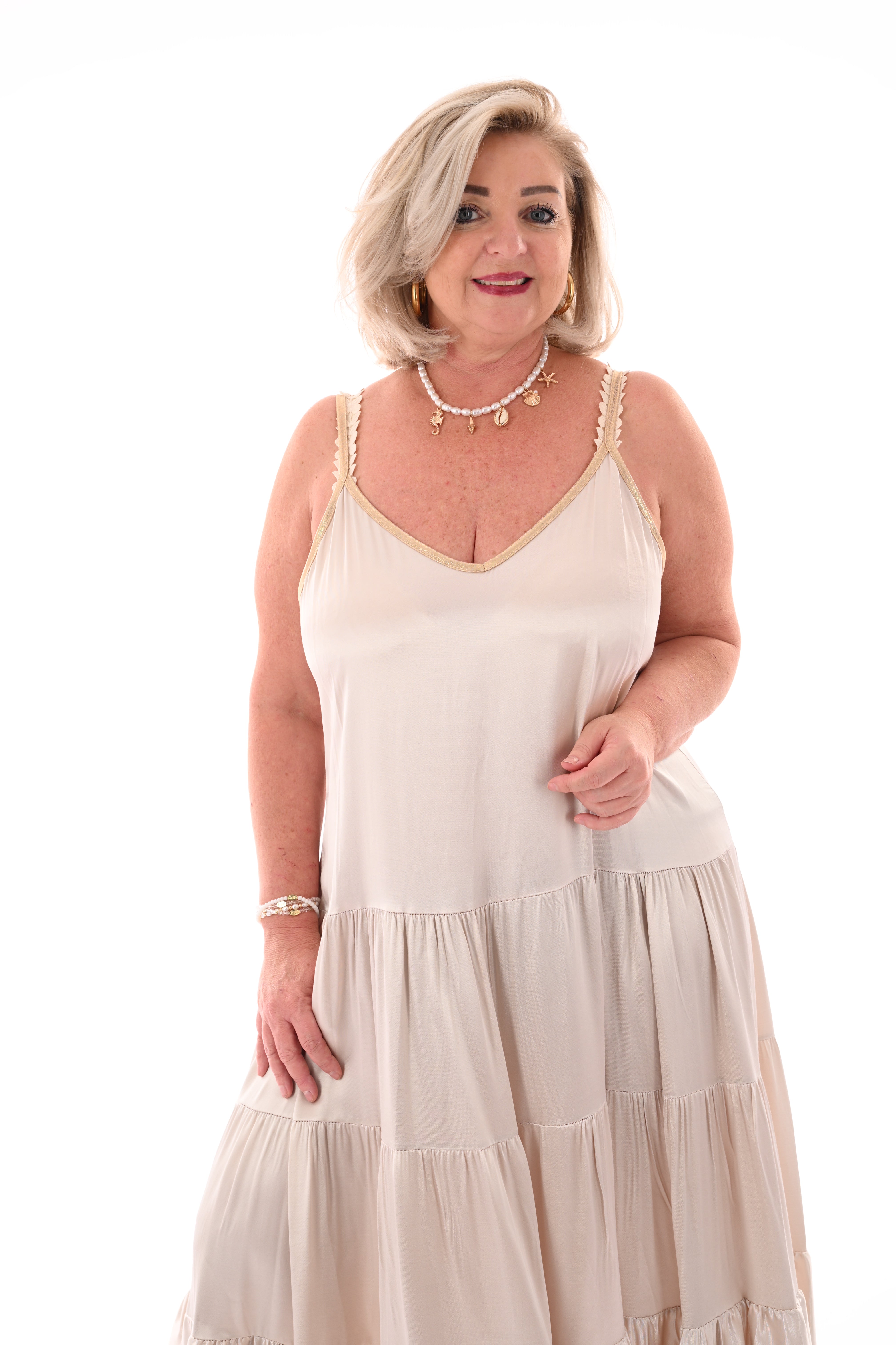 Maxi jurk silky met spaghetti bandjes beige