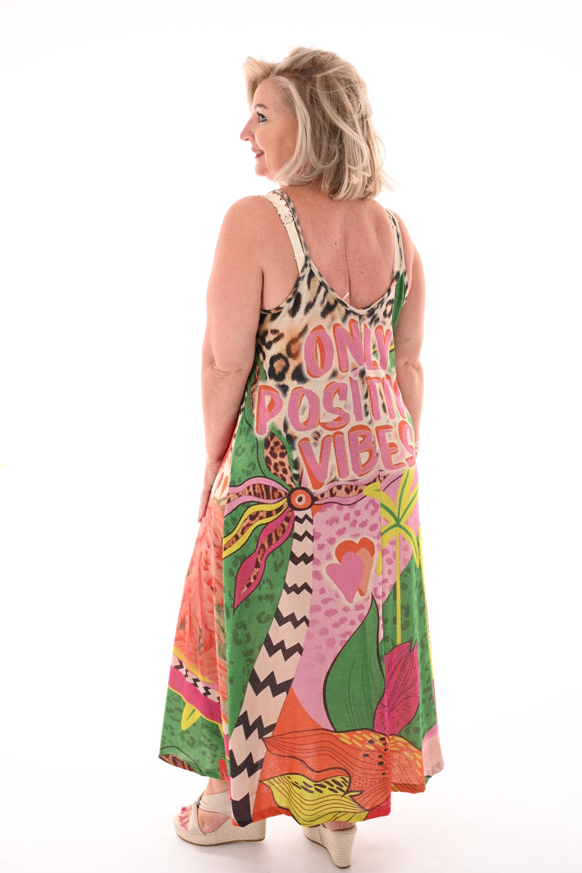 Jurk smalle bandjes tropisch beige/zalm