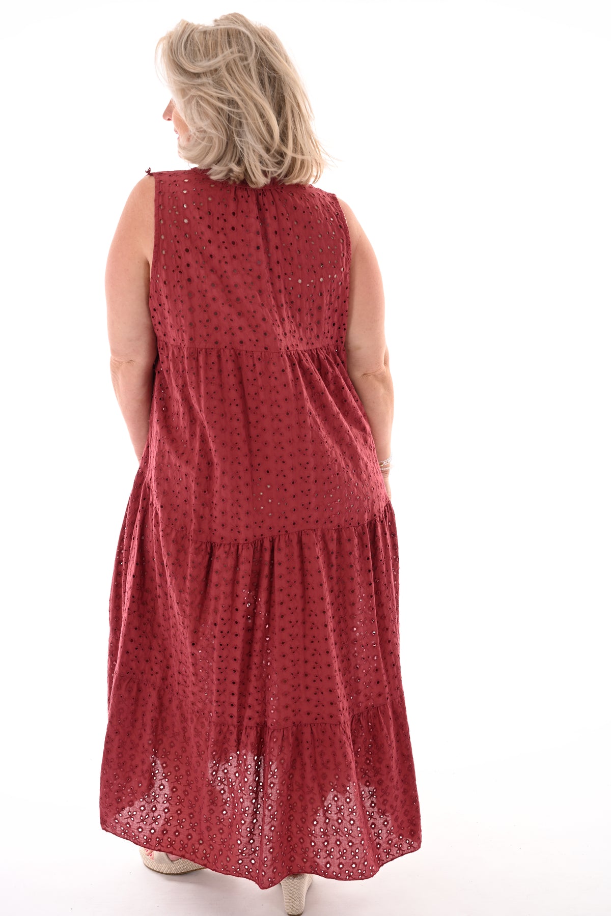 Lange jurk broderie mouwloos roestrood