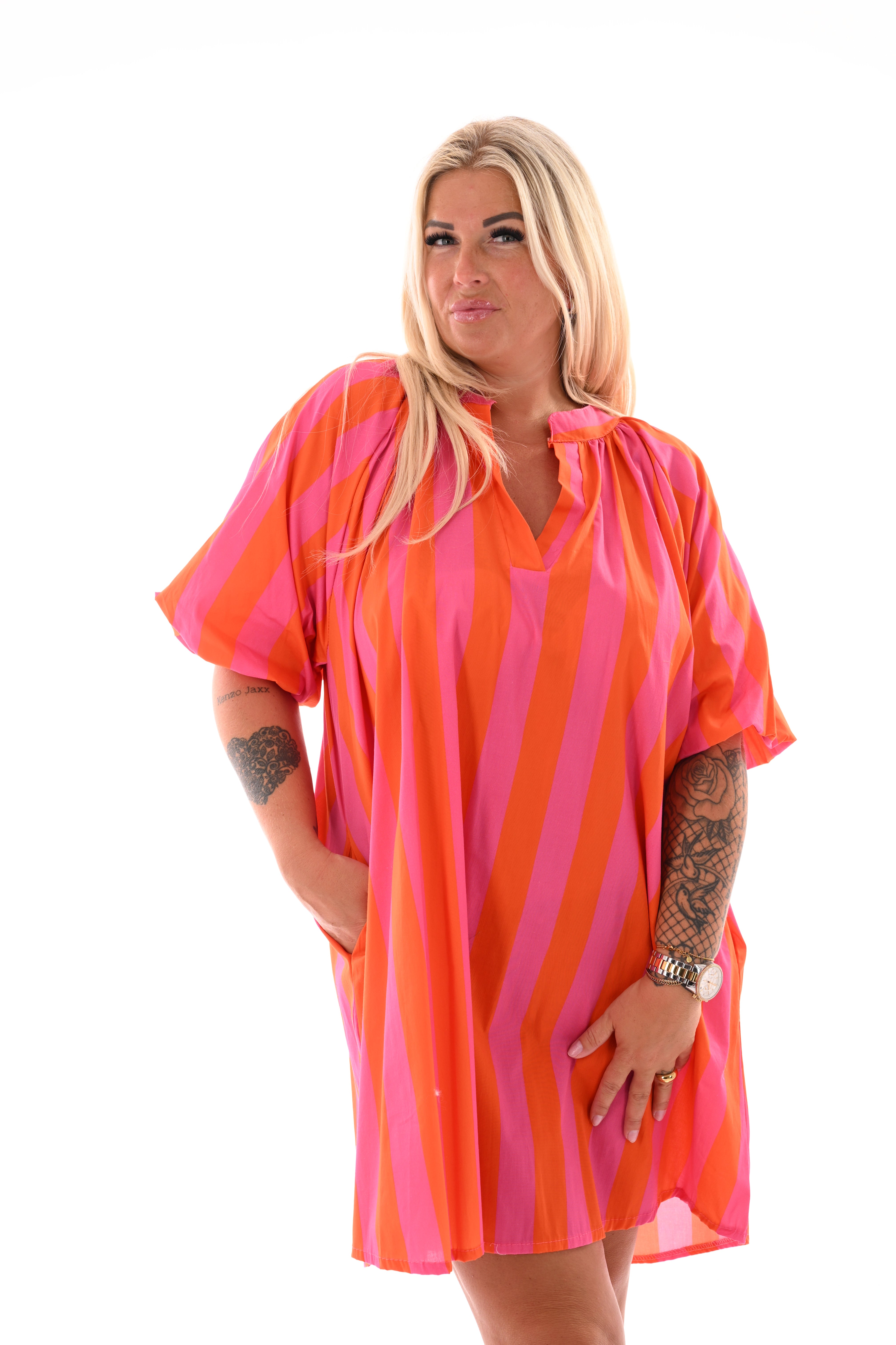 Korte jurk v-hals pofmouwen strepen oranje/roze