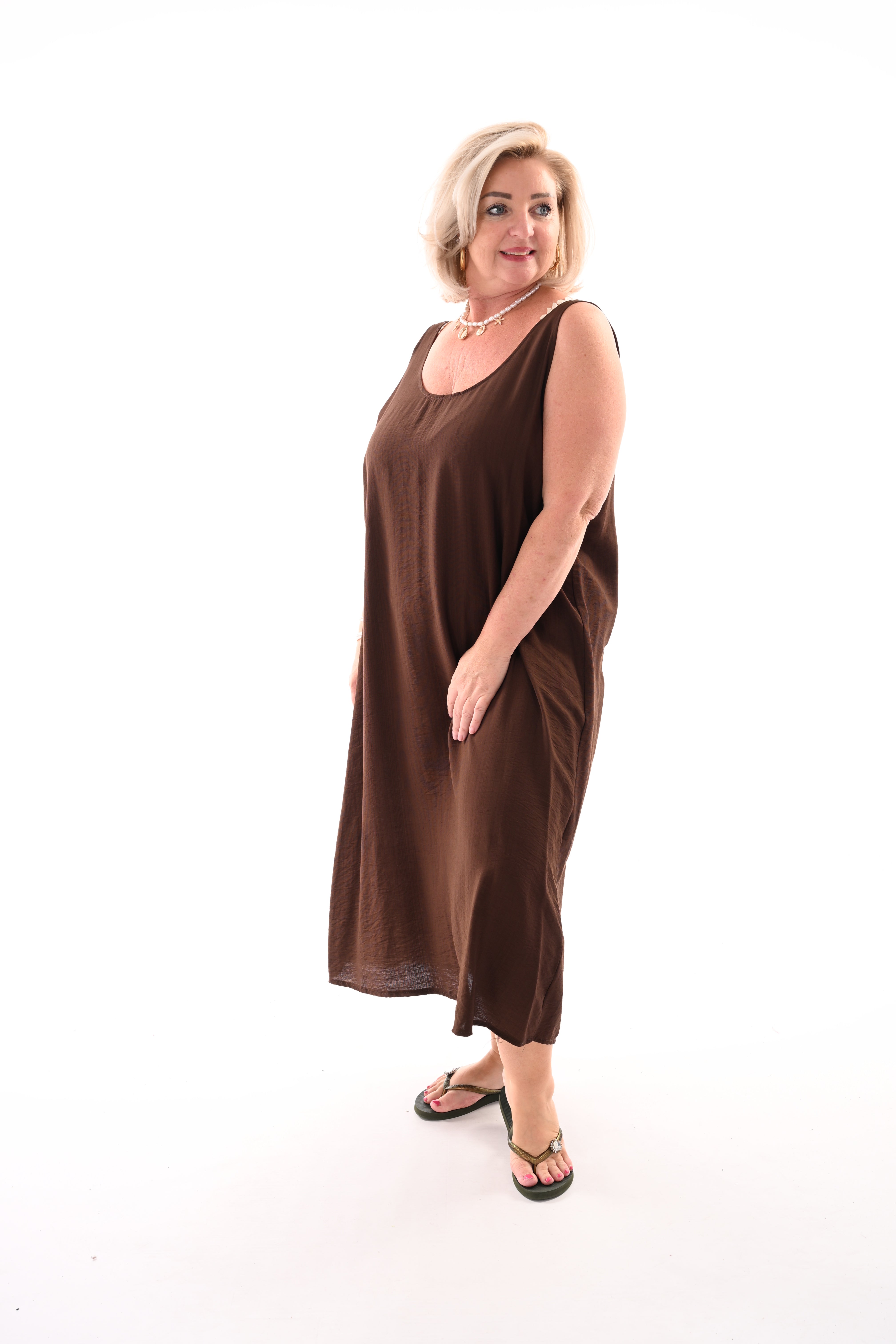 Basic jurk ronde hals donkerbruin