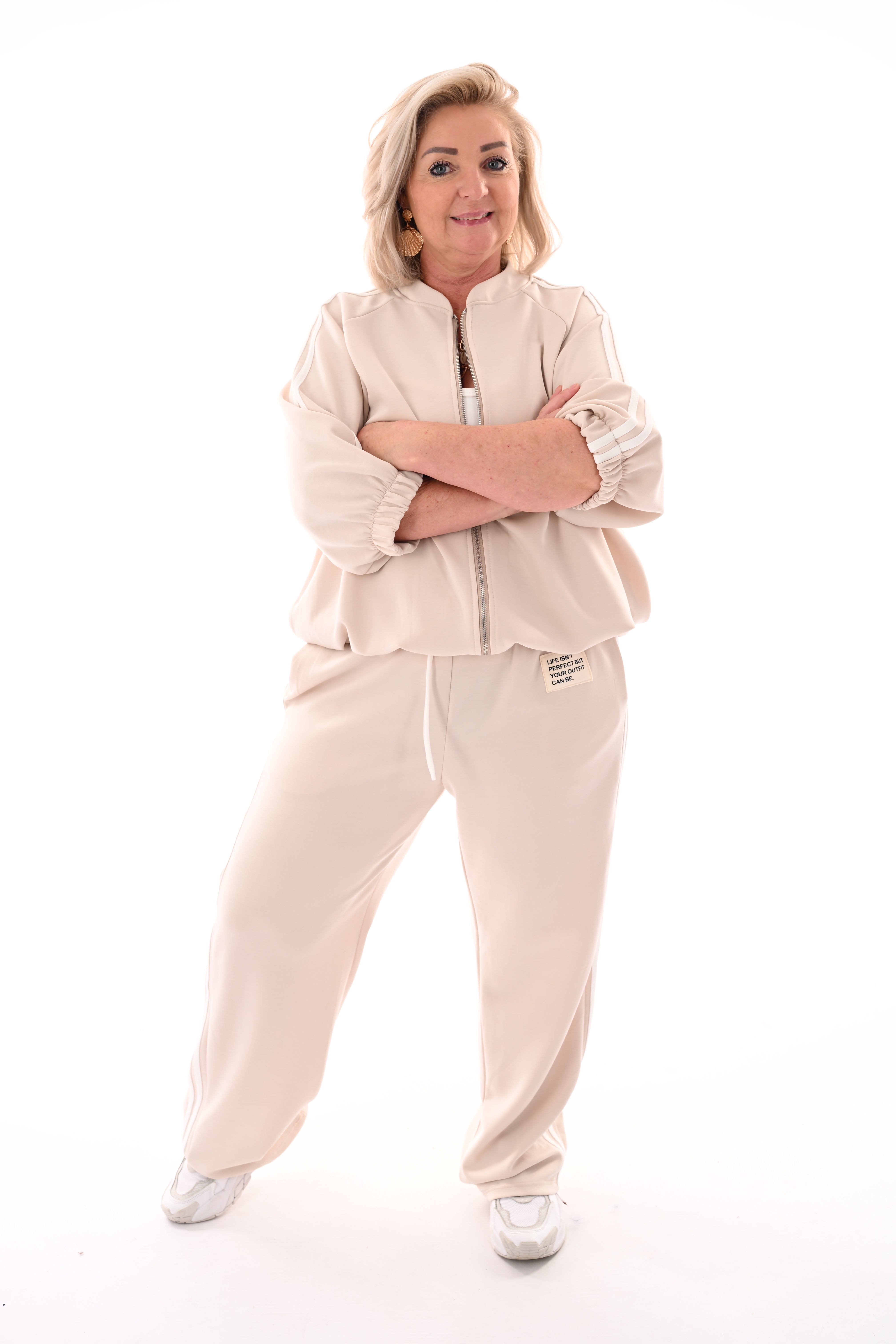 Tweedelig pak met bies beige