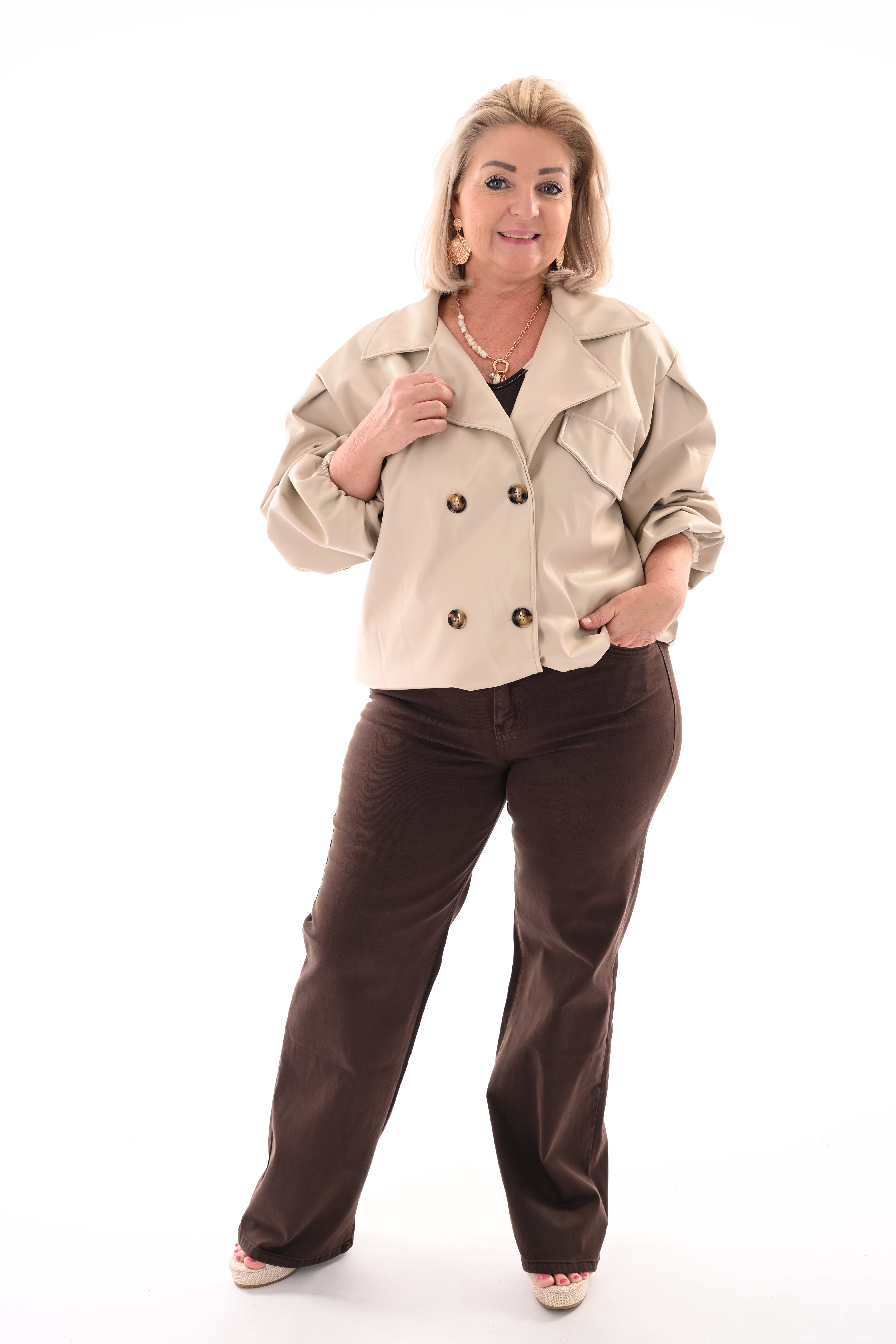 Korte leatherlook bomber dubbele knopen beige