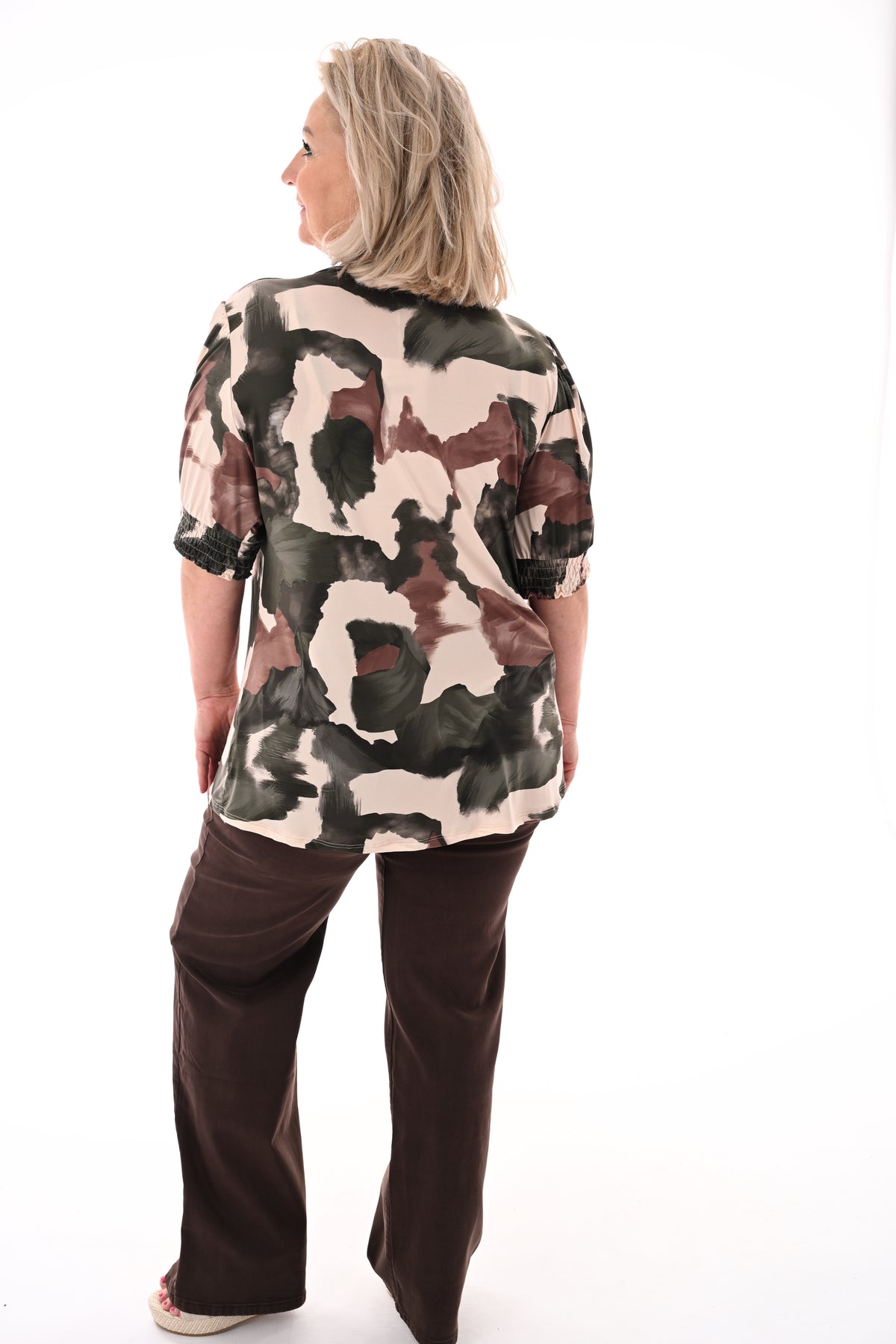 Top v-hals koeien print legergroen