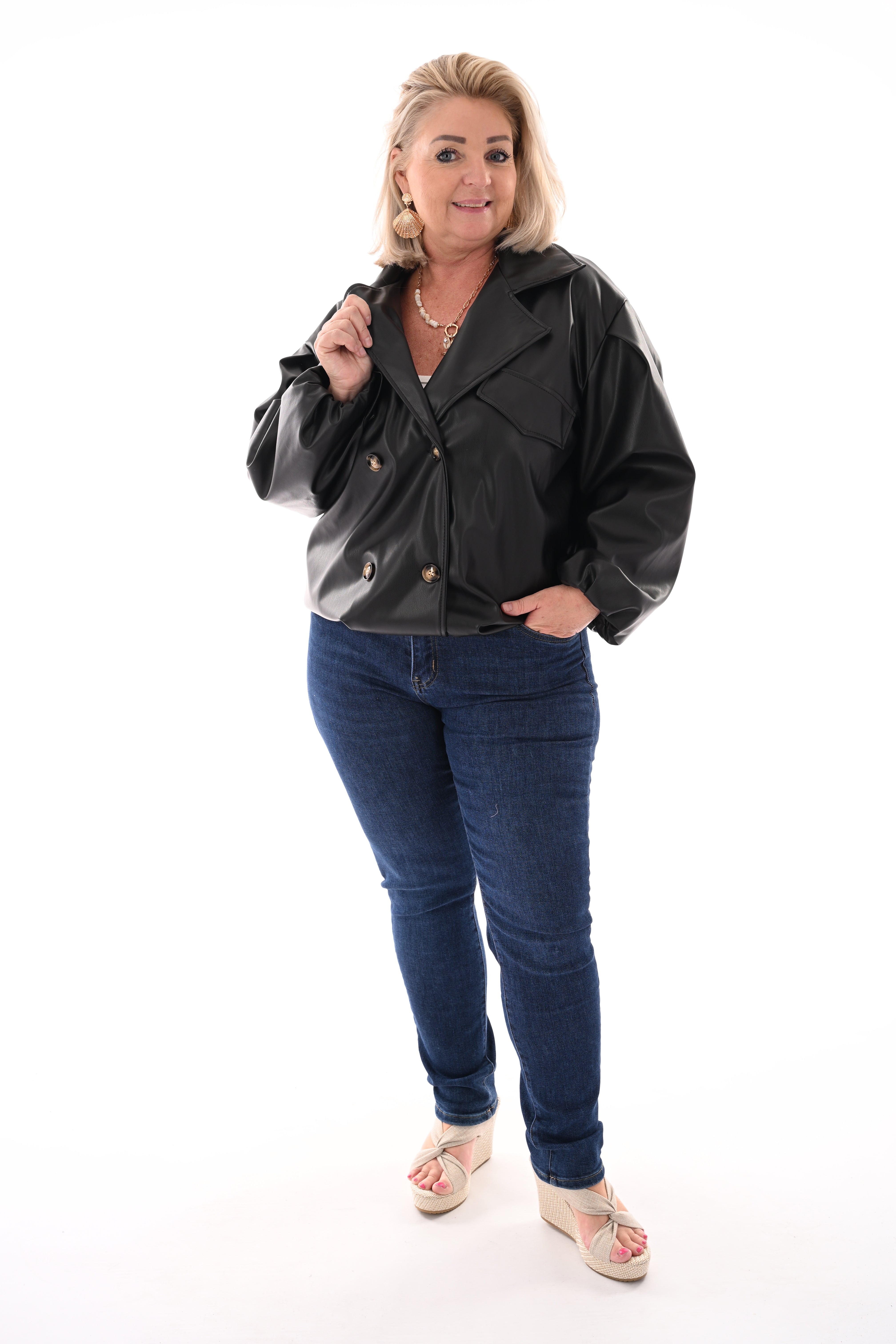 Korte leatherlook bomber dubbele knopen zwart