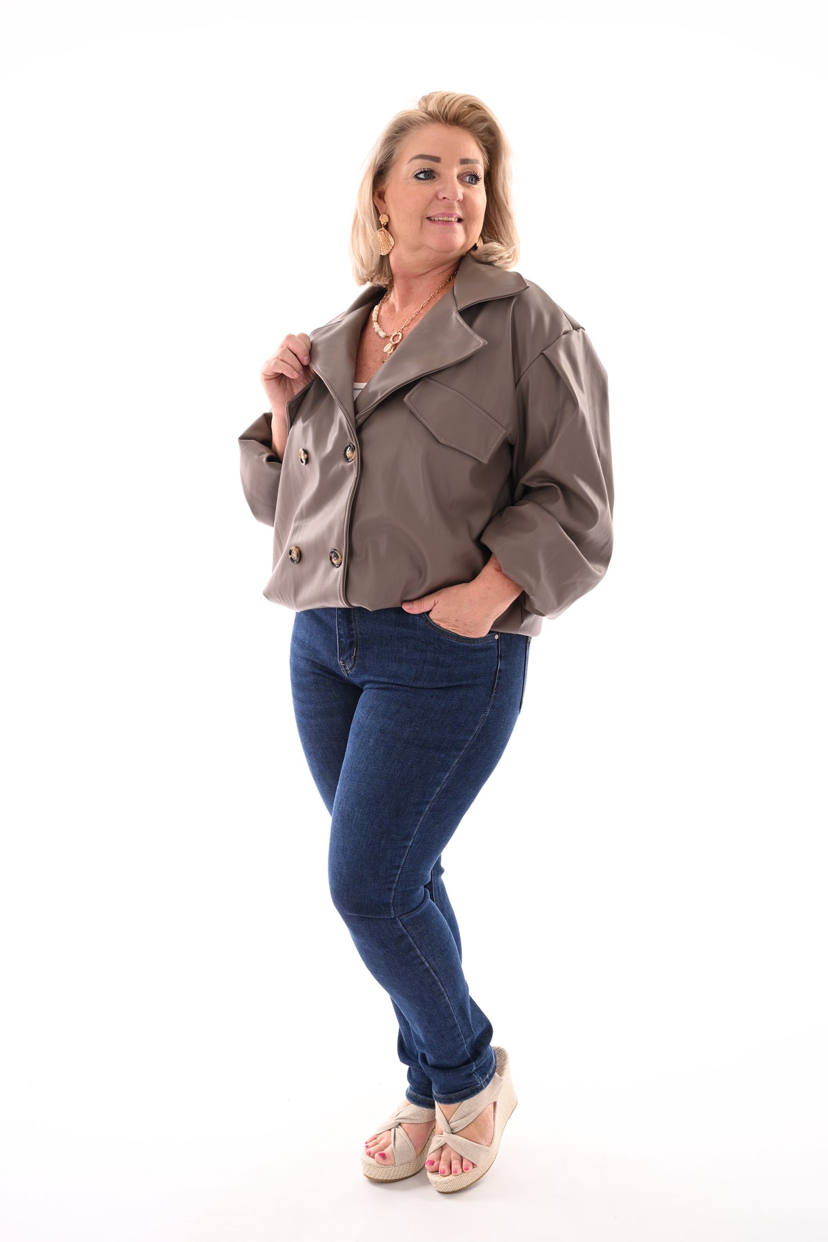 Korte leatherlook bomber dubbele knopen taupe