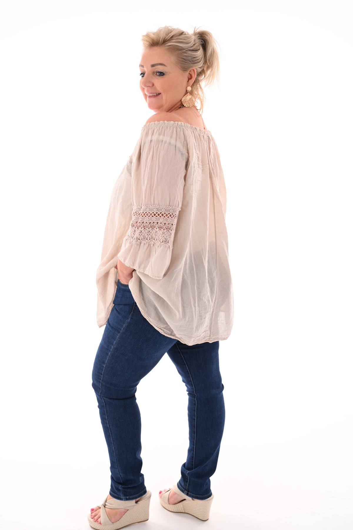 Top off-shoulder broderie beige