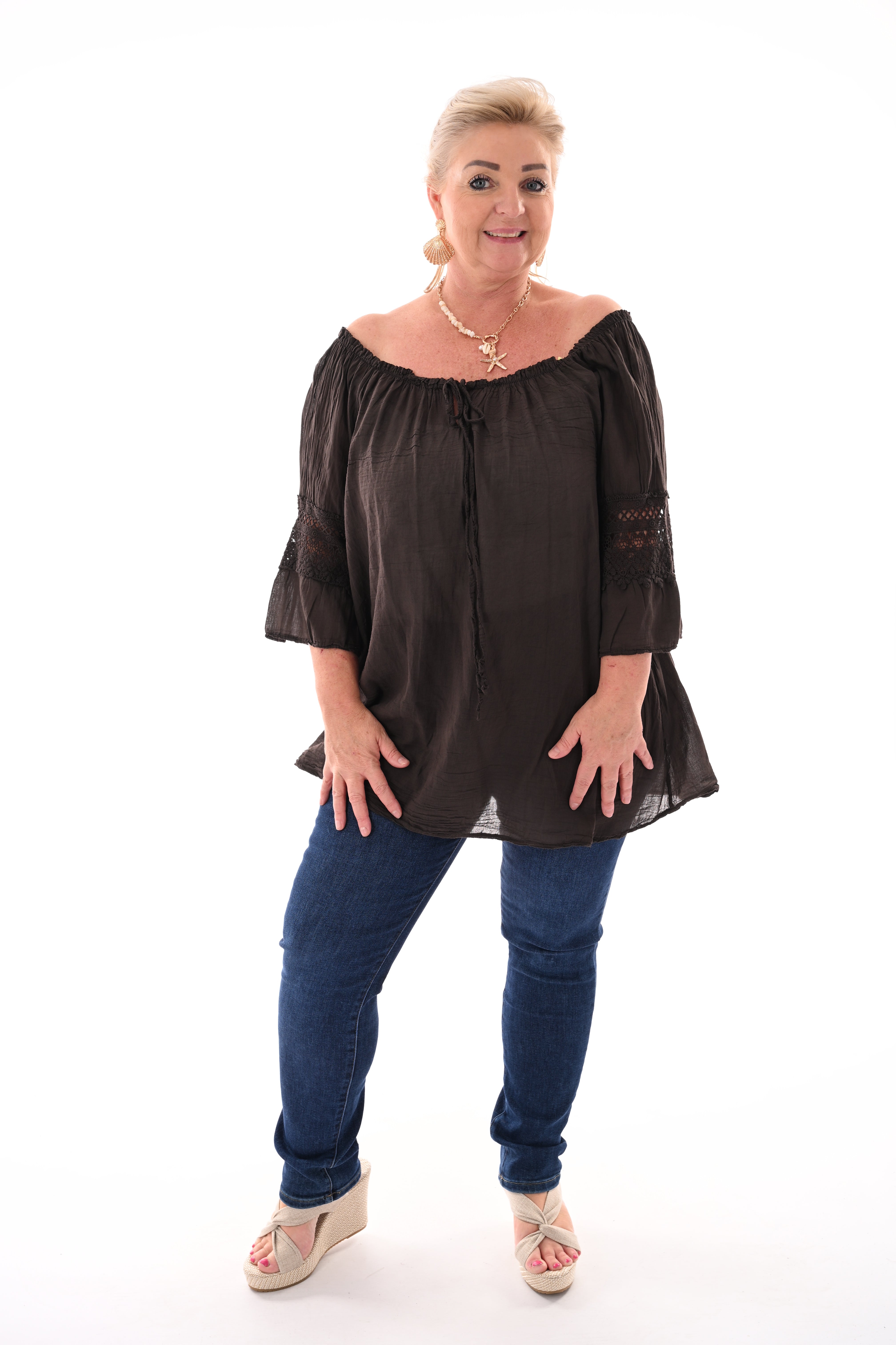 Top off-shoulder broderie donkerbruin