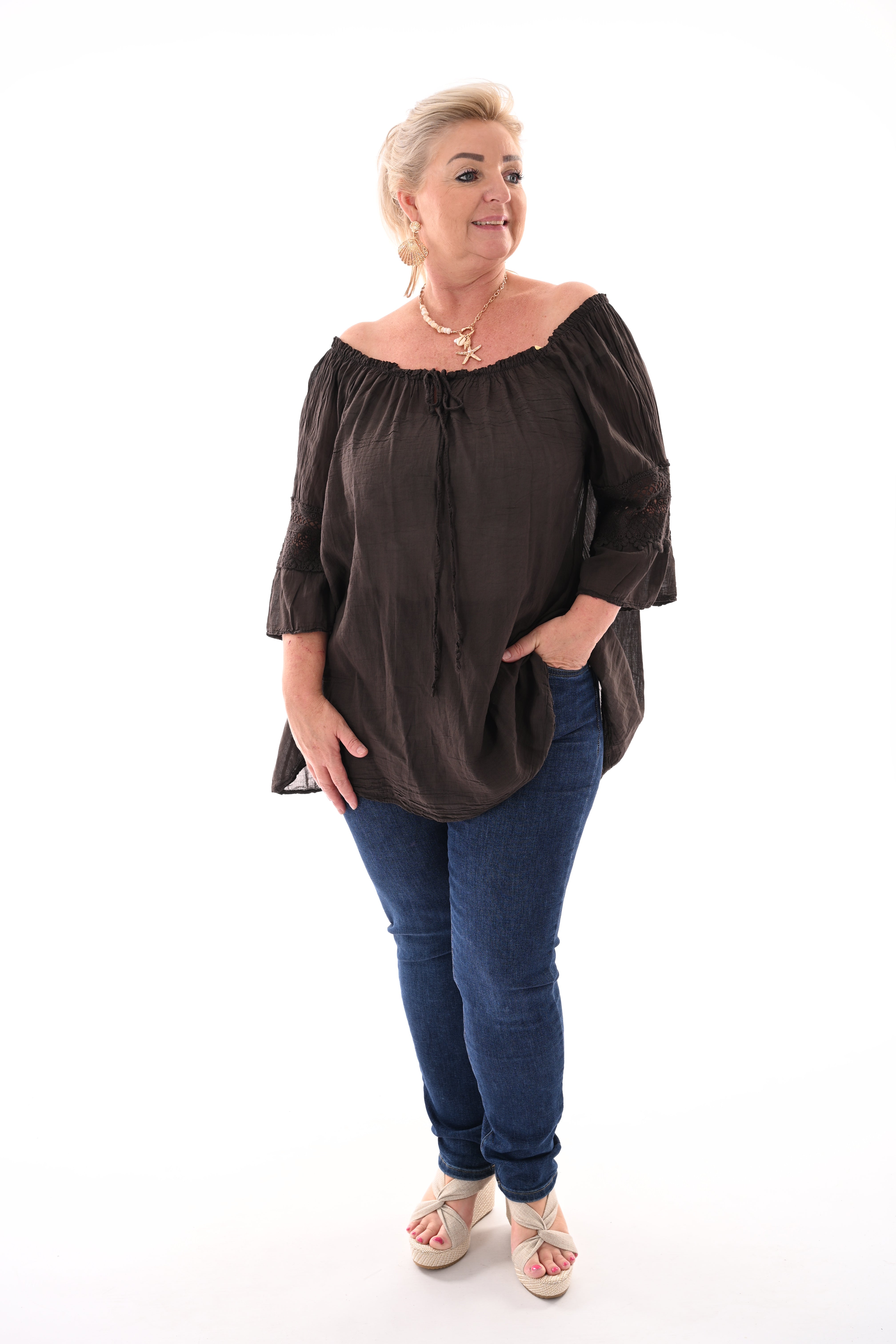 Top off-shoulder broderie donkerbruin