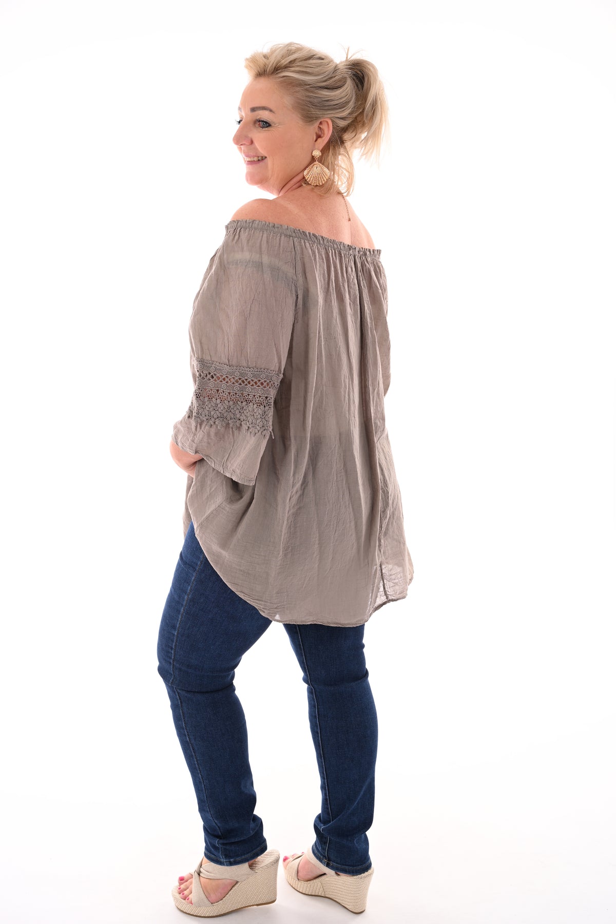 Top off-shoulder broderie taupe