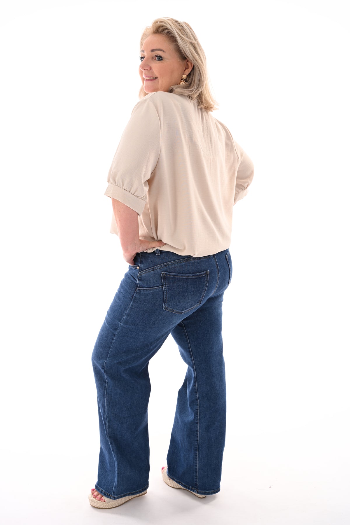 Top roezel v-hals beige