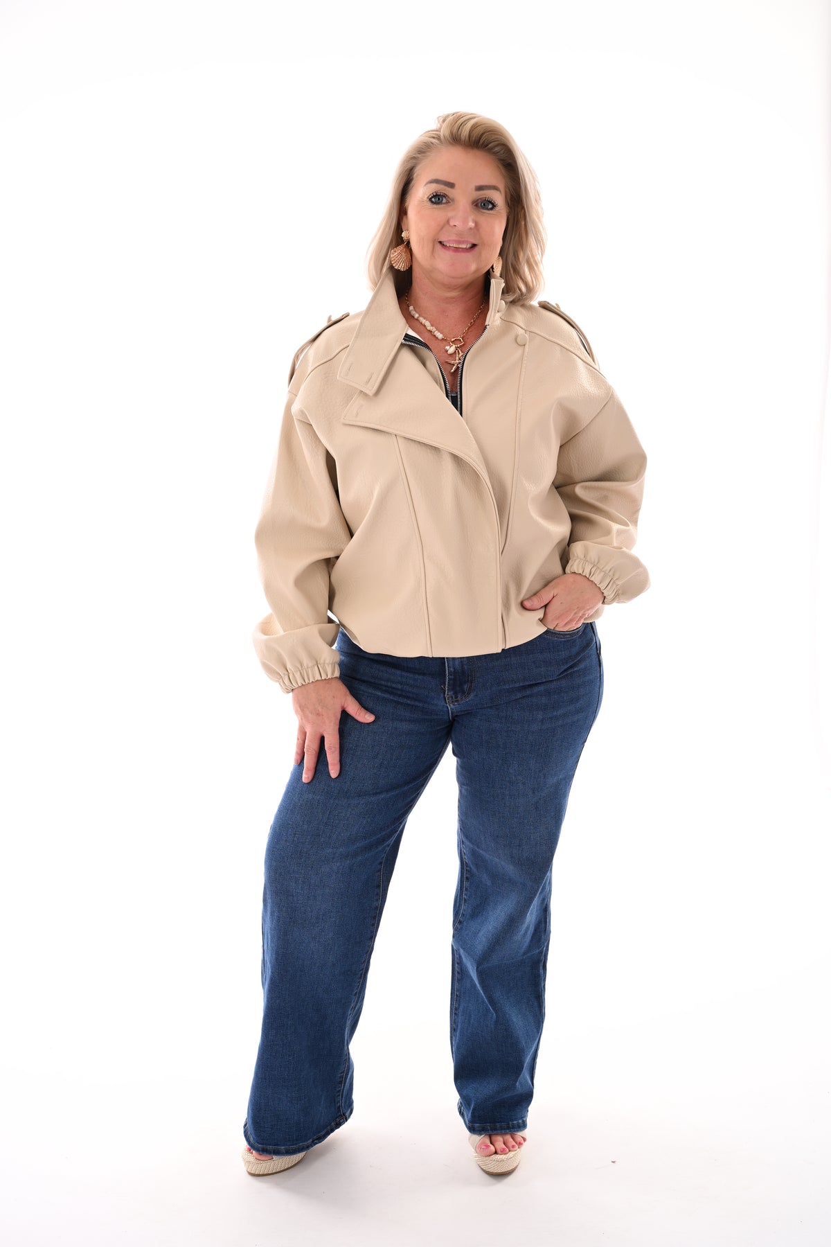 Leather look jasje overslag  beige