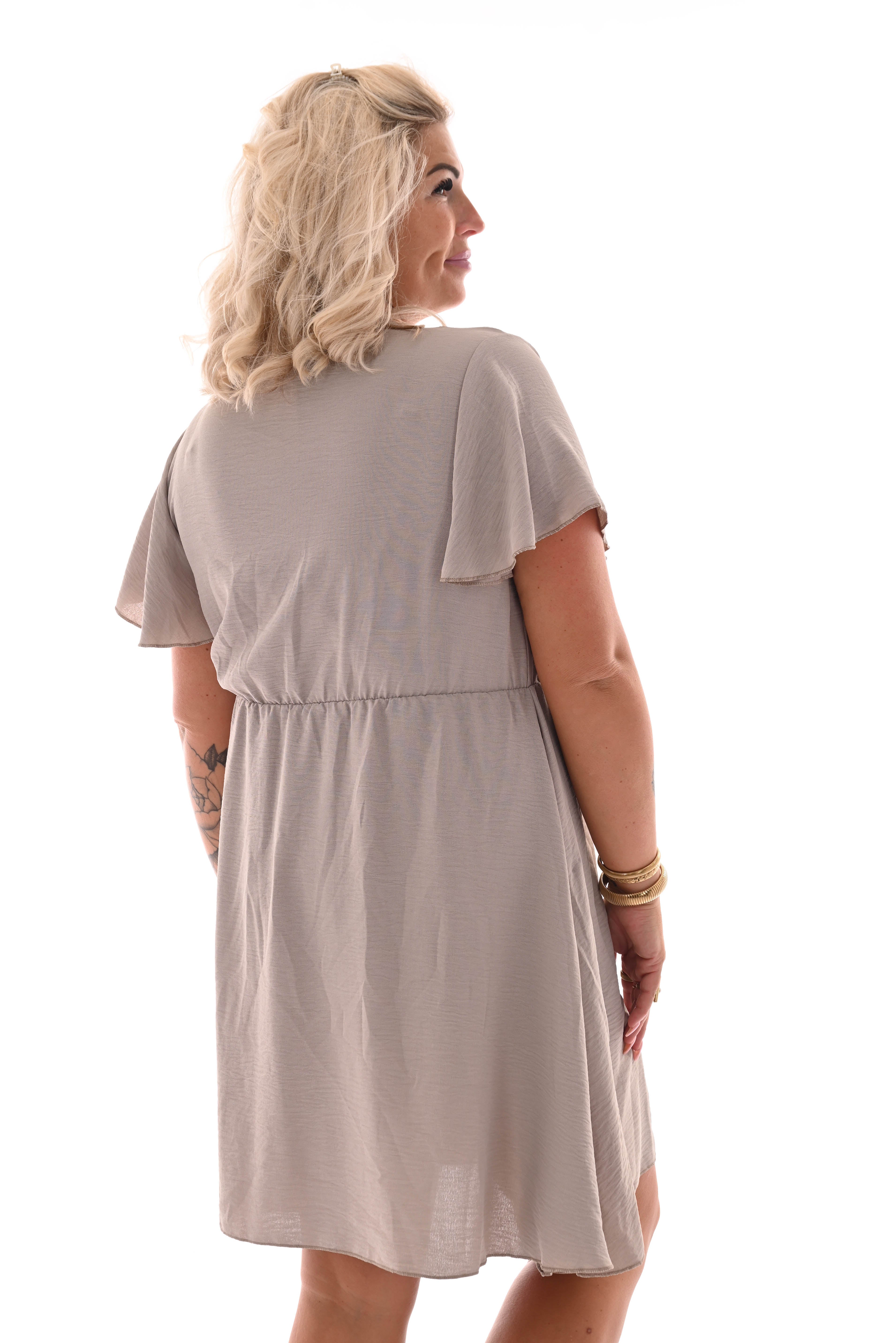Korte jurk met strik beige