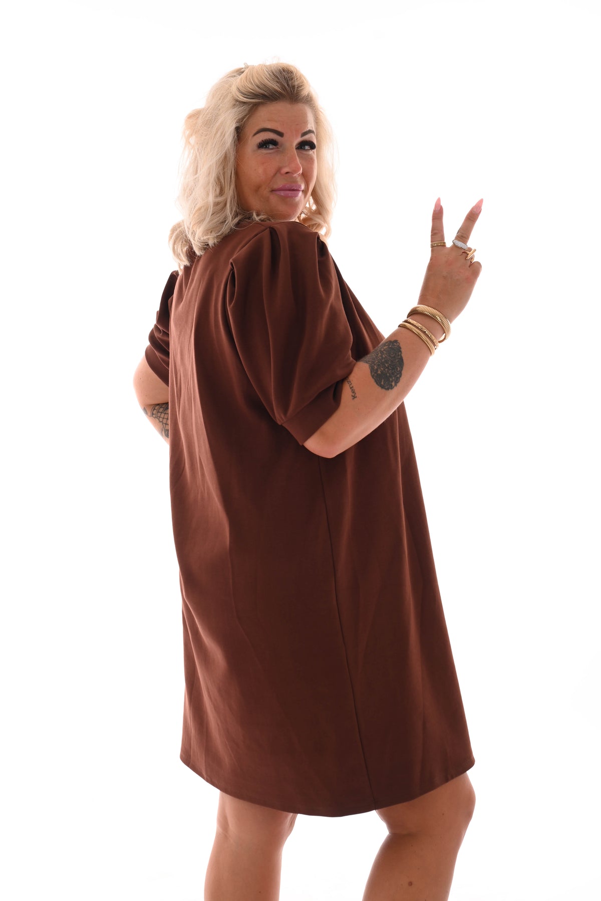 Sweaterdress korte pofmouwen bruin