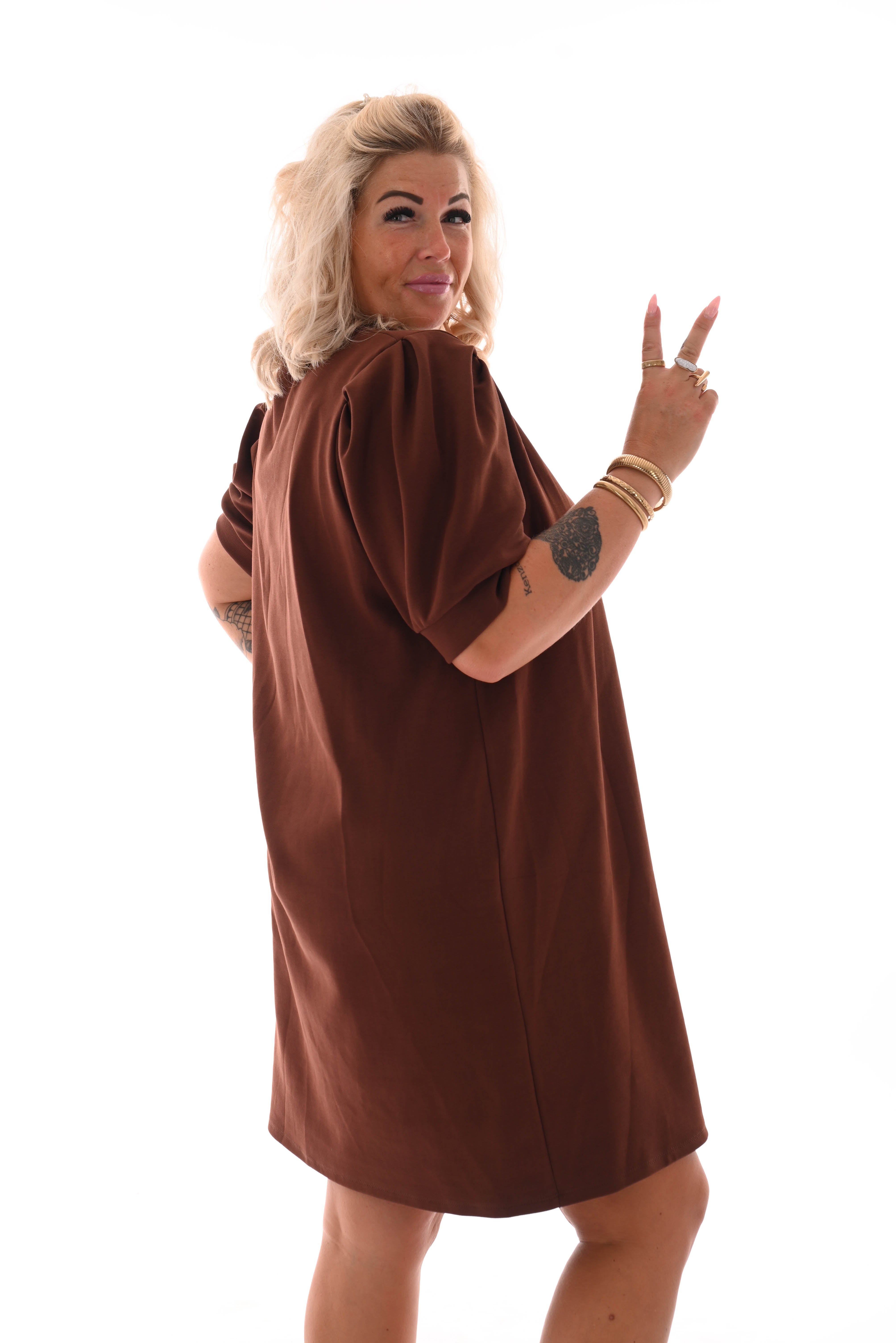 Sweaterdress korte pofmouwen bruin