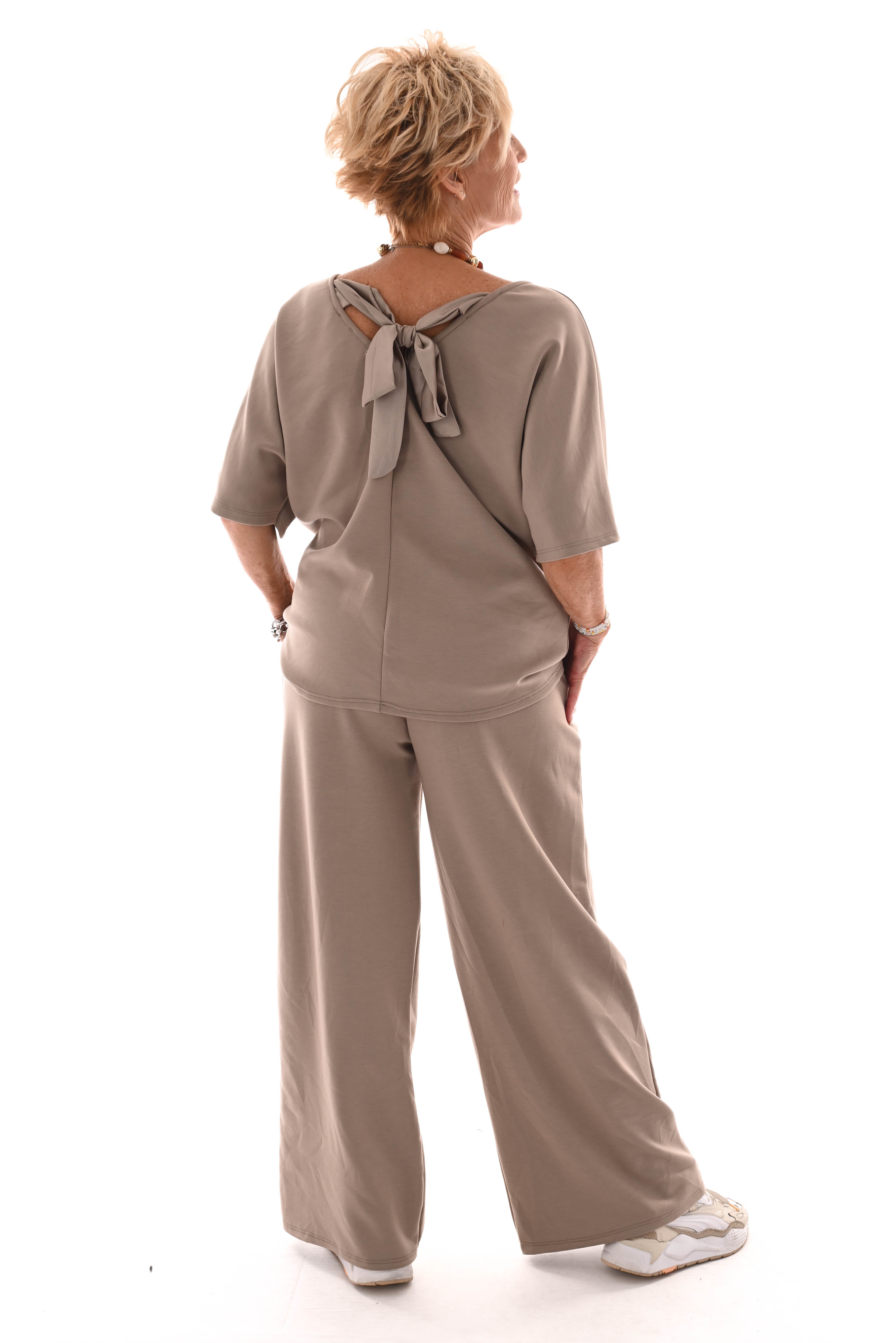 Tweedelig pak top met strik rug uni beige