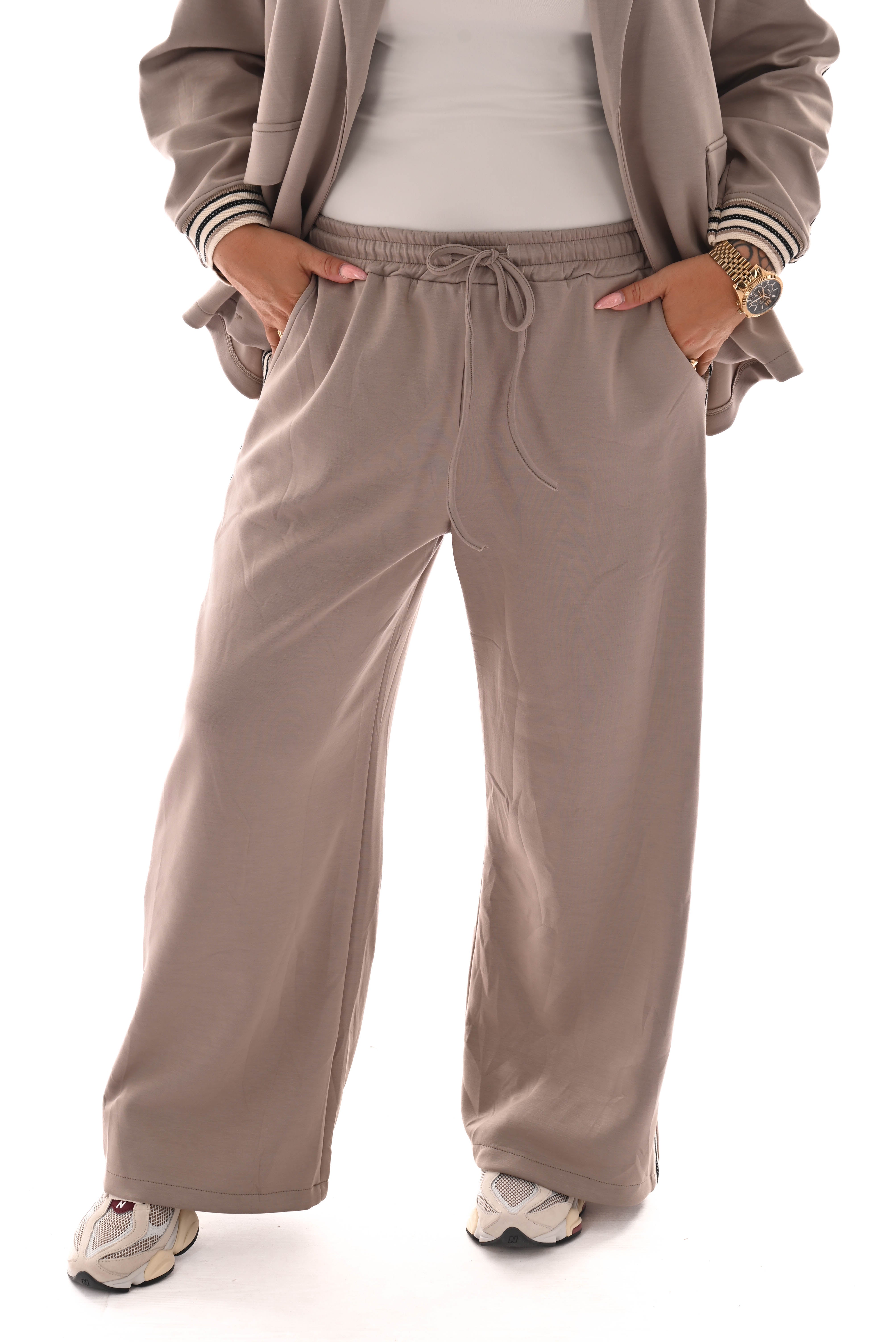 Wijde broek met bies fijne streep taupe
