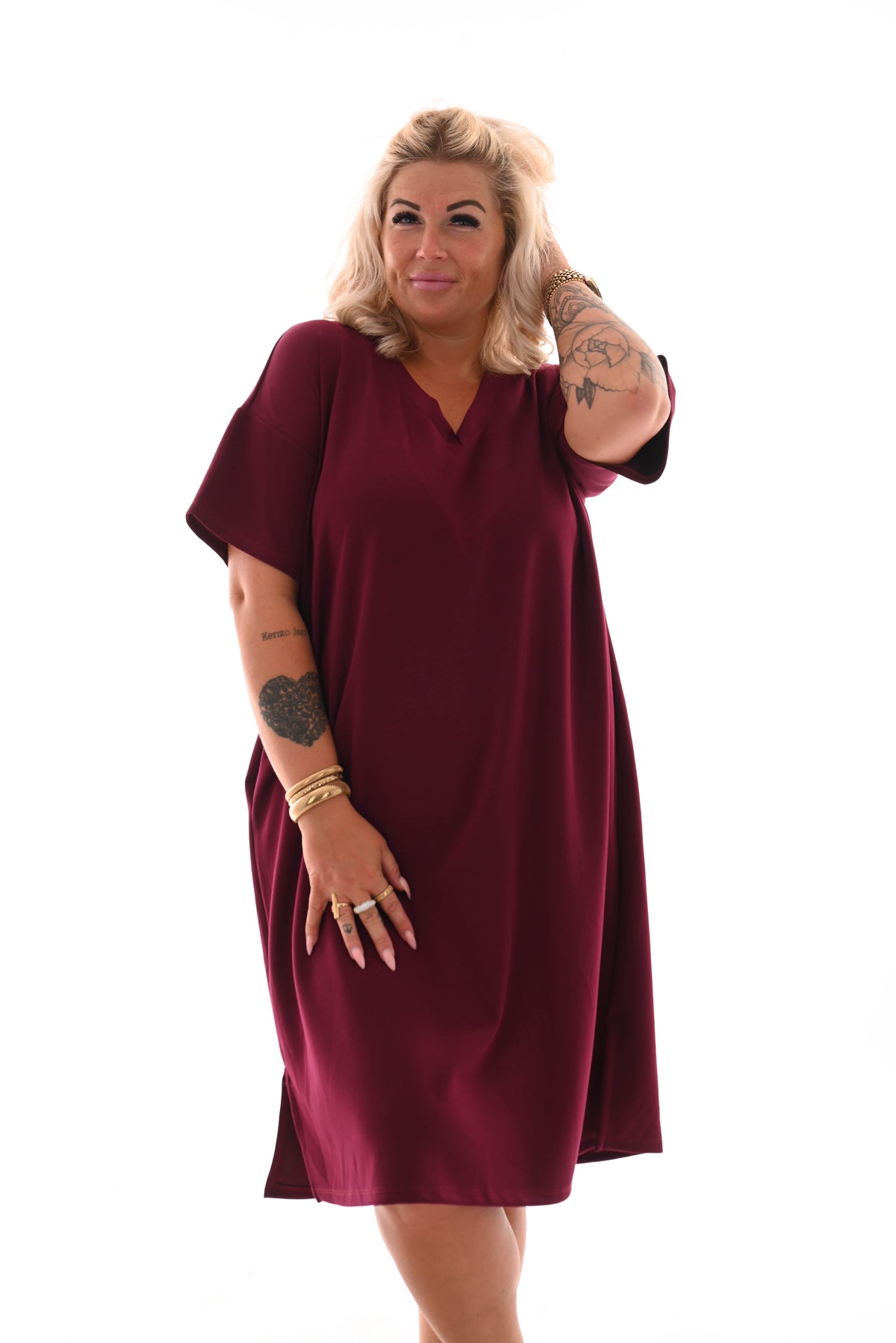 Sweaterdress v-hals korte mouwen applicatie bordeaux