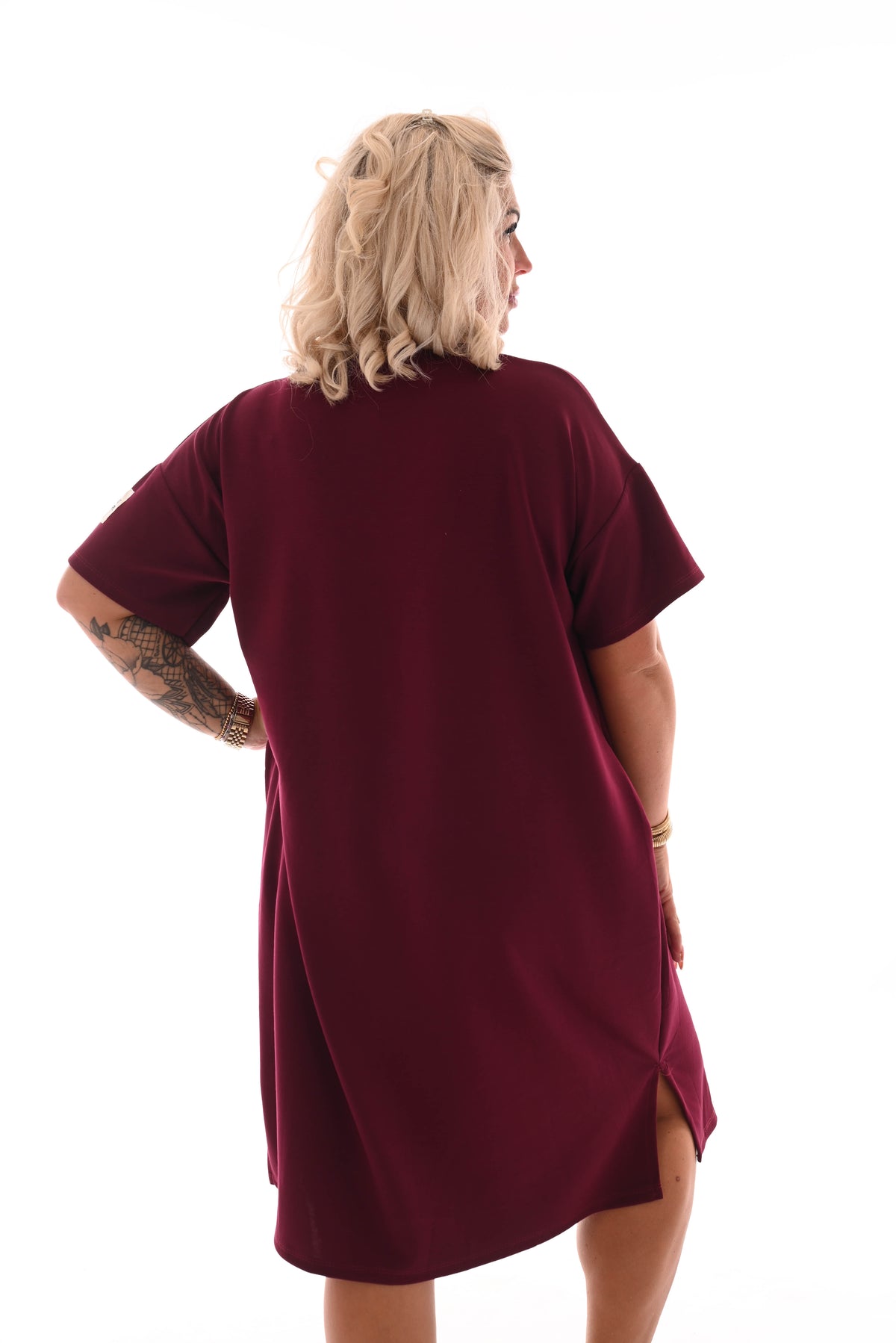 Sweaterdress v-hals korte mouwen applicatie bordeaux