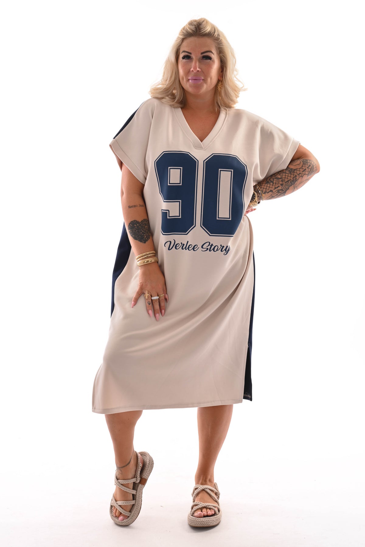 Sweaterdress v-hals 90's beige/marineblauw