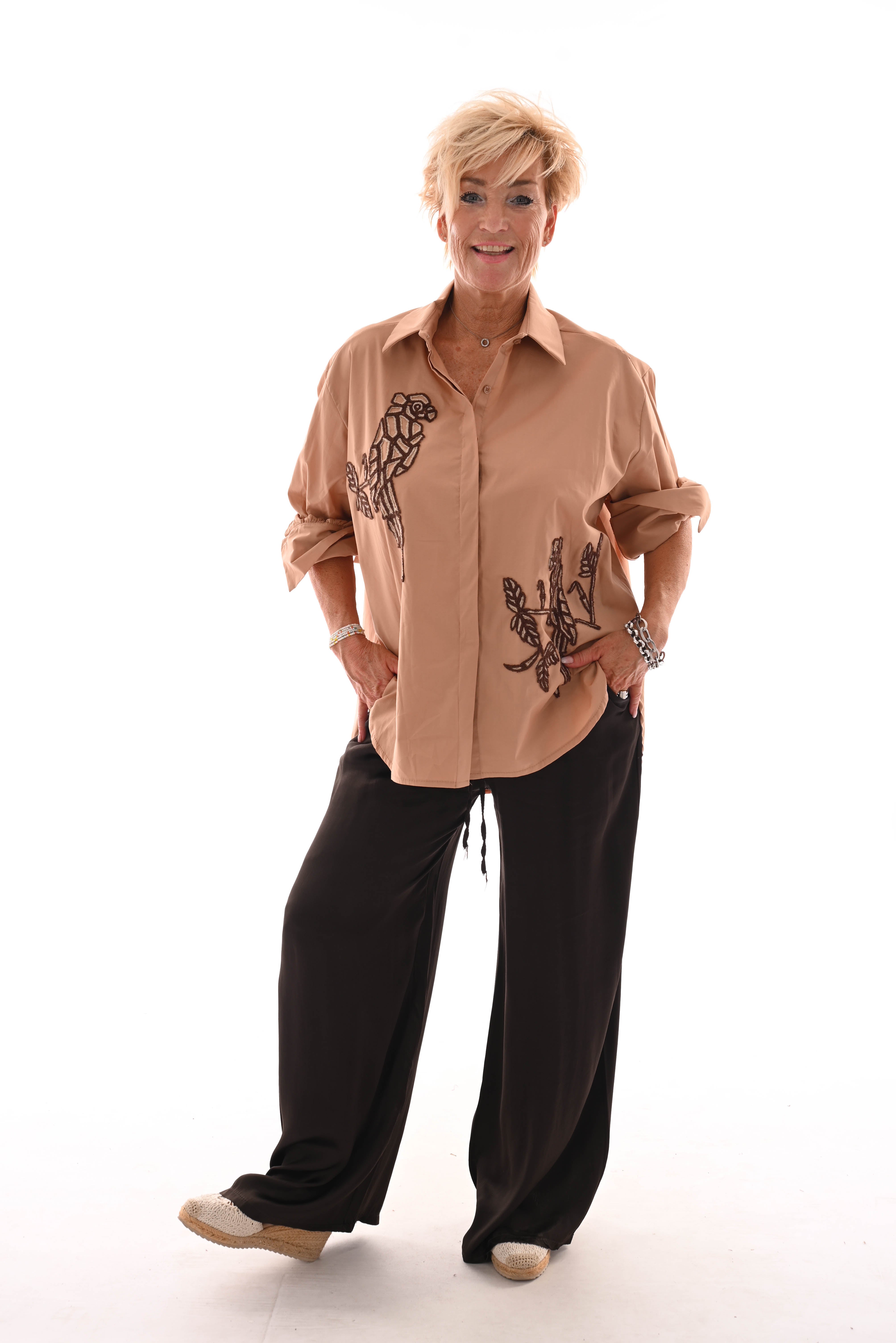 Blouse korte mouwen papegaai camel