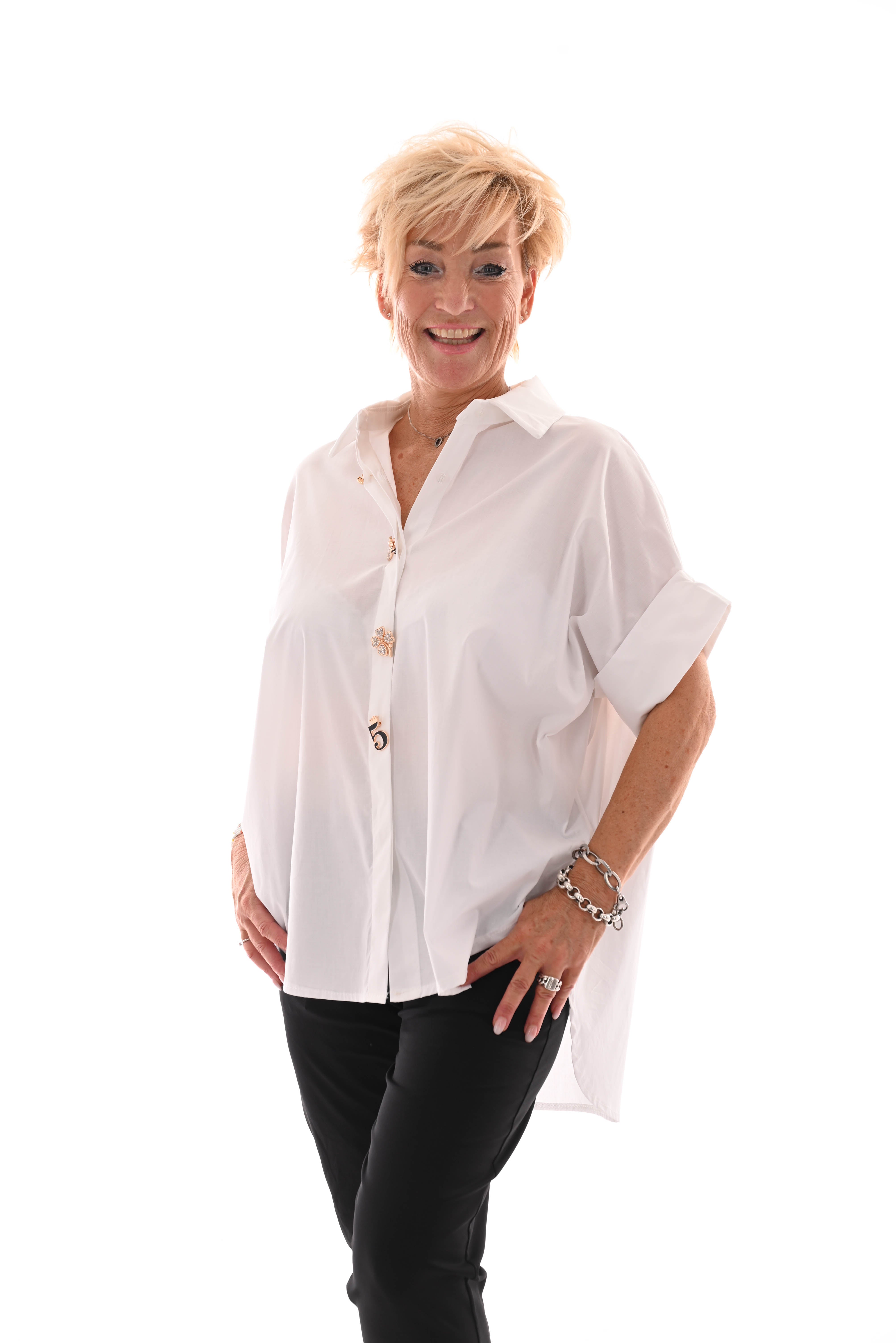 Korte blouse broche knopen roomwit