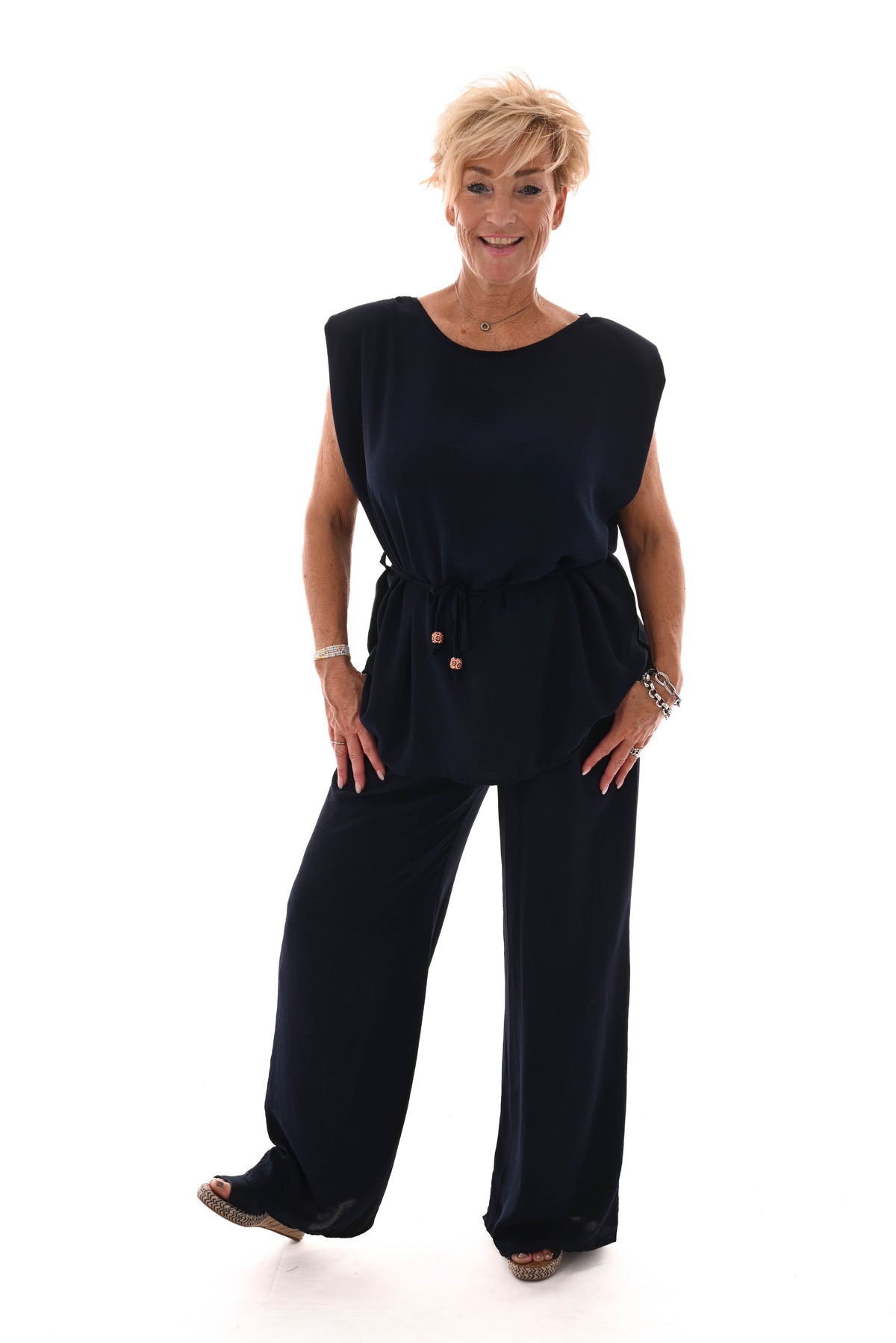 Tweedelig pak top met ceintuur marineblauw