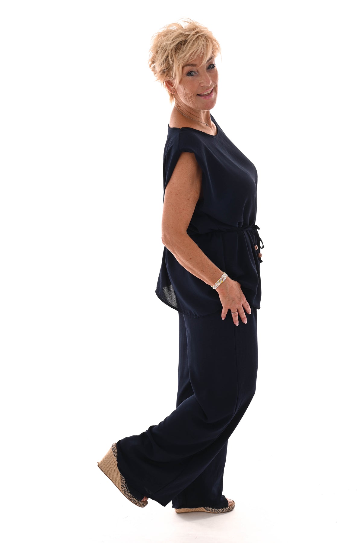 Tweedelig pak top met ceintuur marineblauw