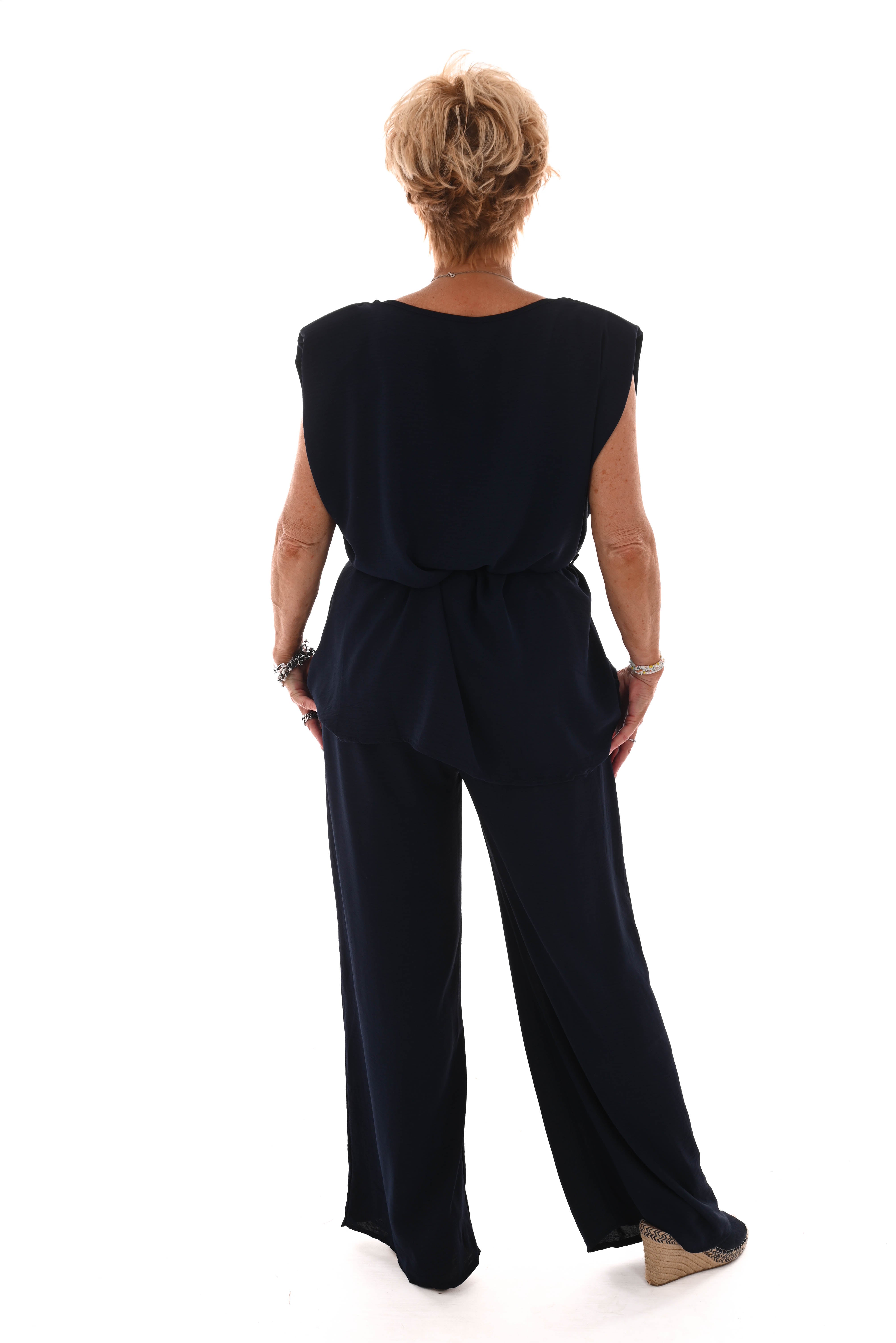 Tweedelig pak top met ceintuur marineblauw
