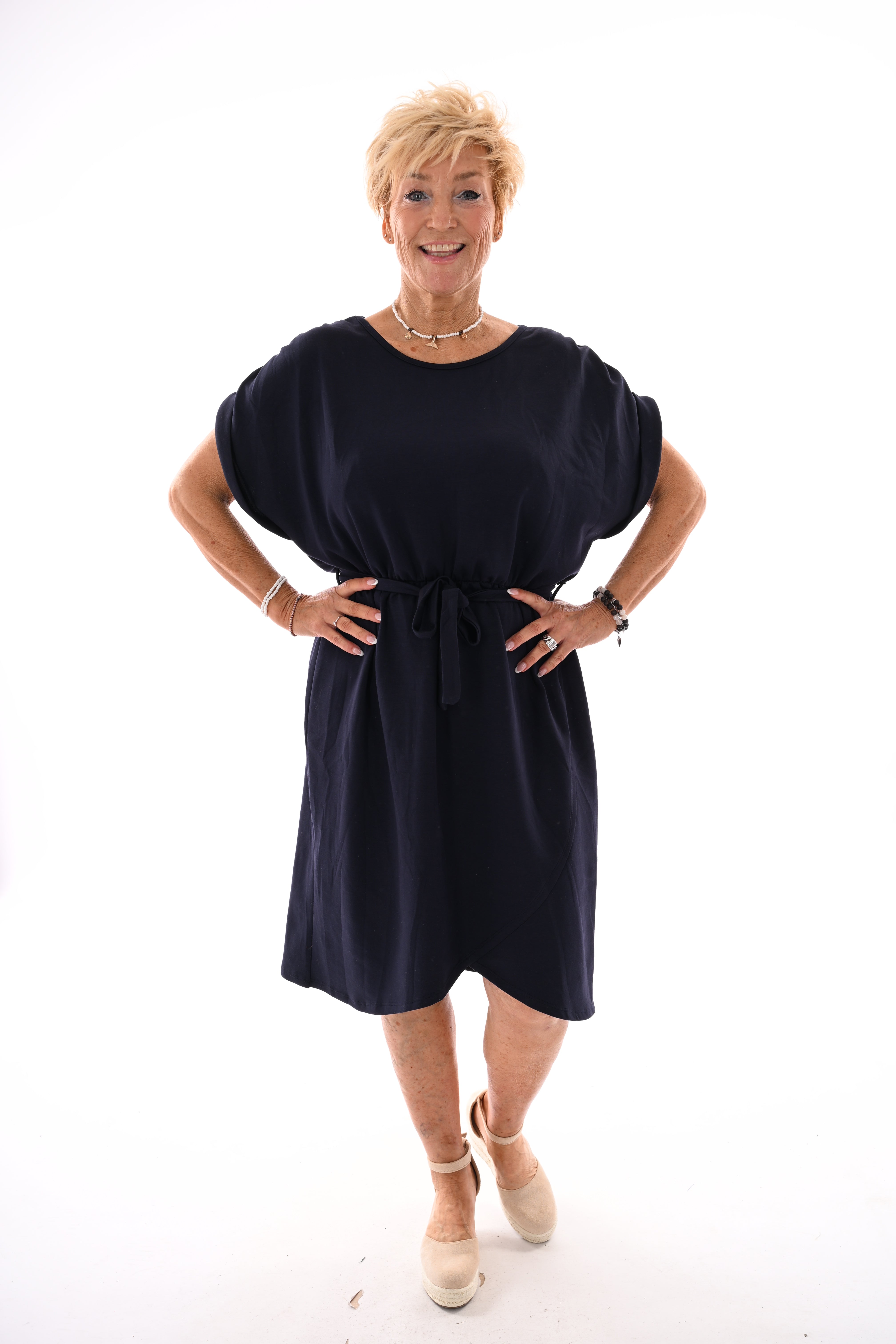 Basic jurk met ceintuur marineblauw