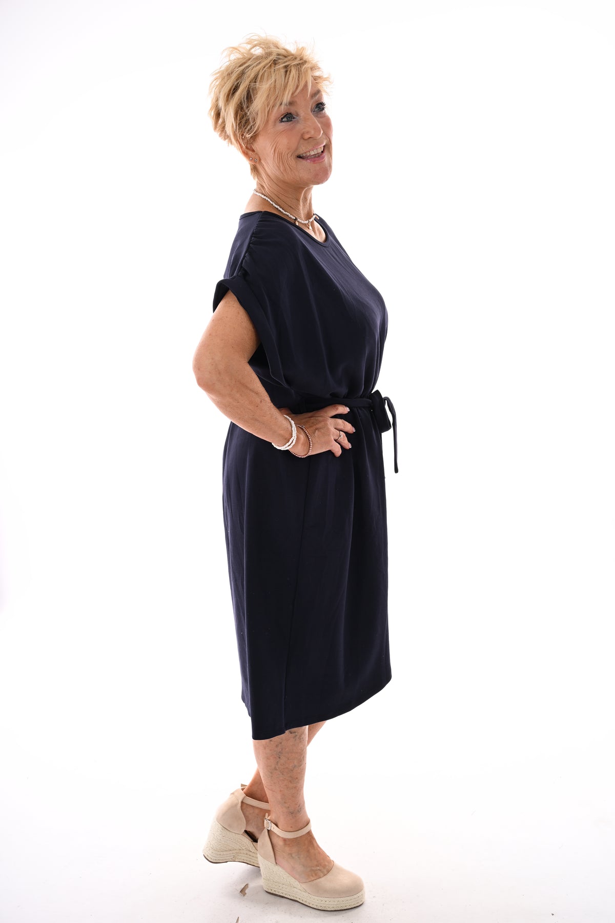 Basic jurk met ceintuur marineblauw