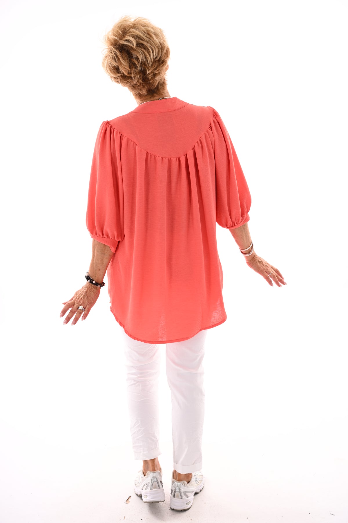 Doorknoop blouse korte pofmouwen uni zalm