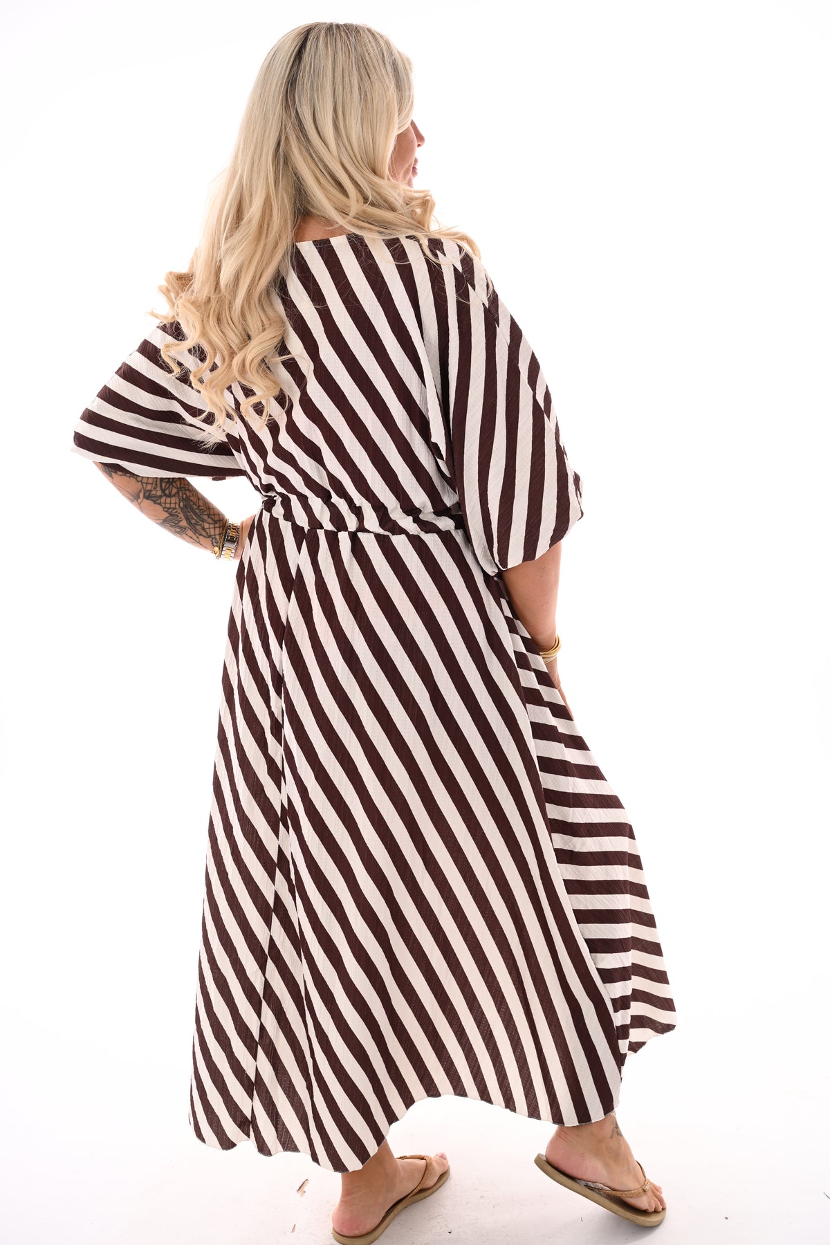 Lange jurk v-hals smock strepen bruin/roomwit
