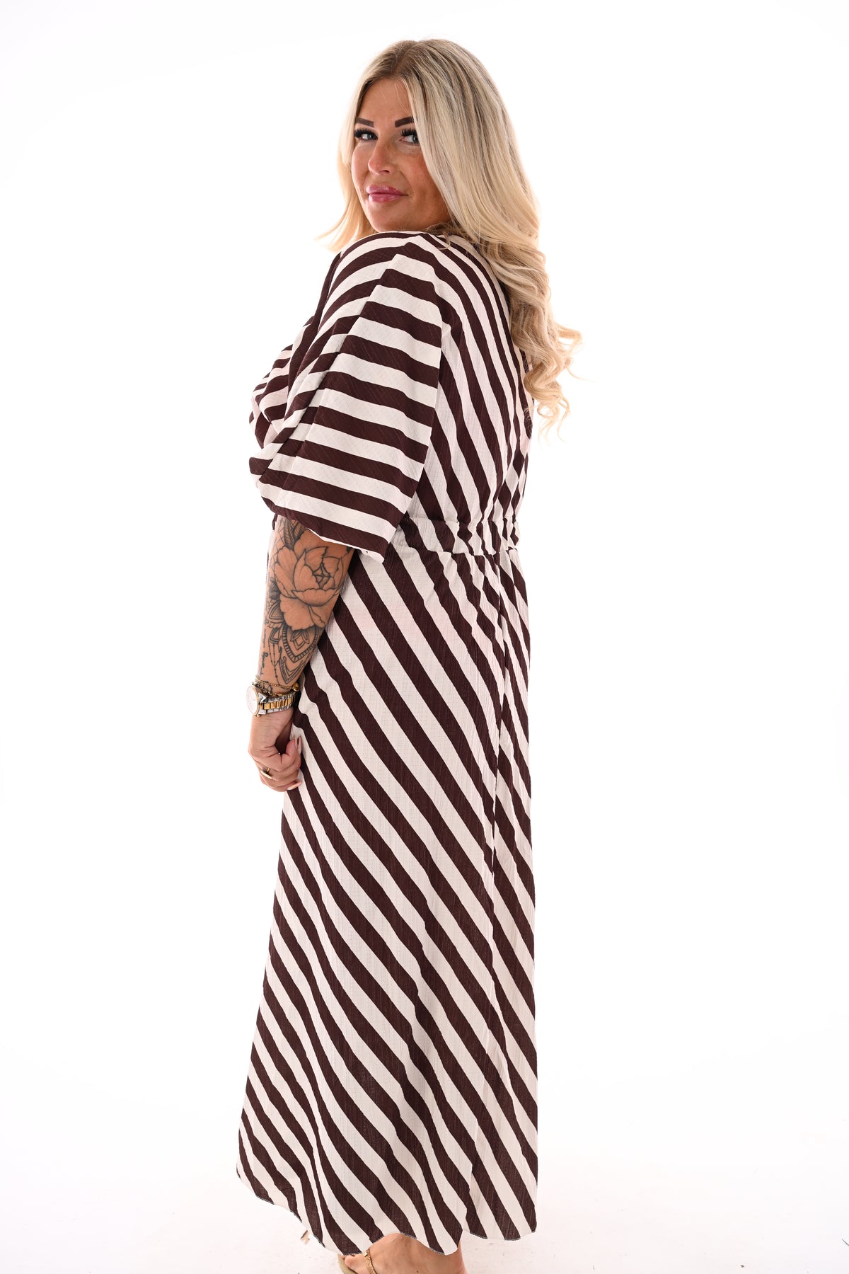 Lange jurk v-hals smock strepen bruin/roomwit