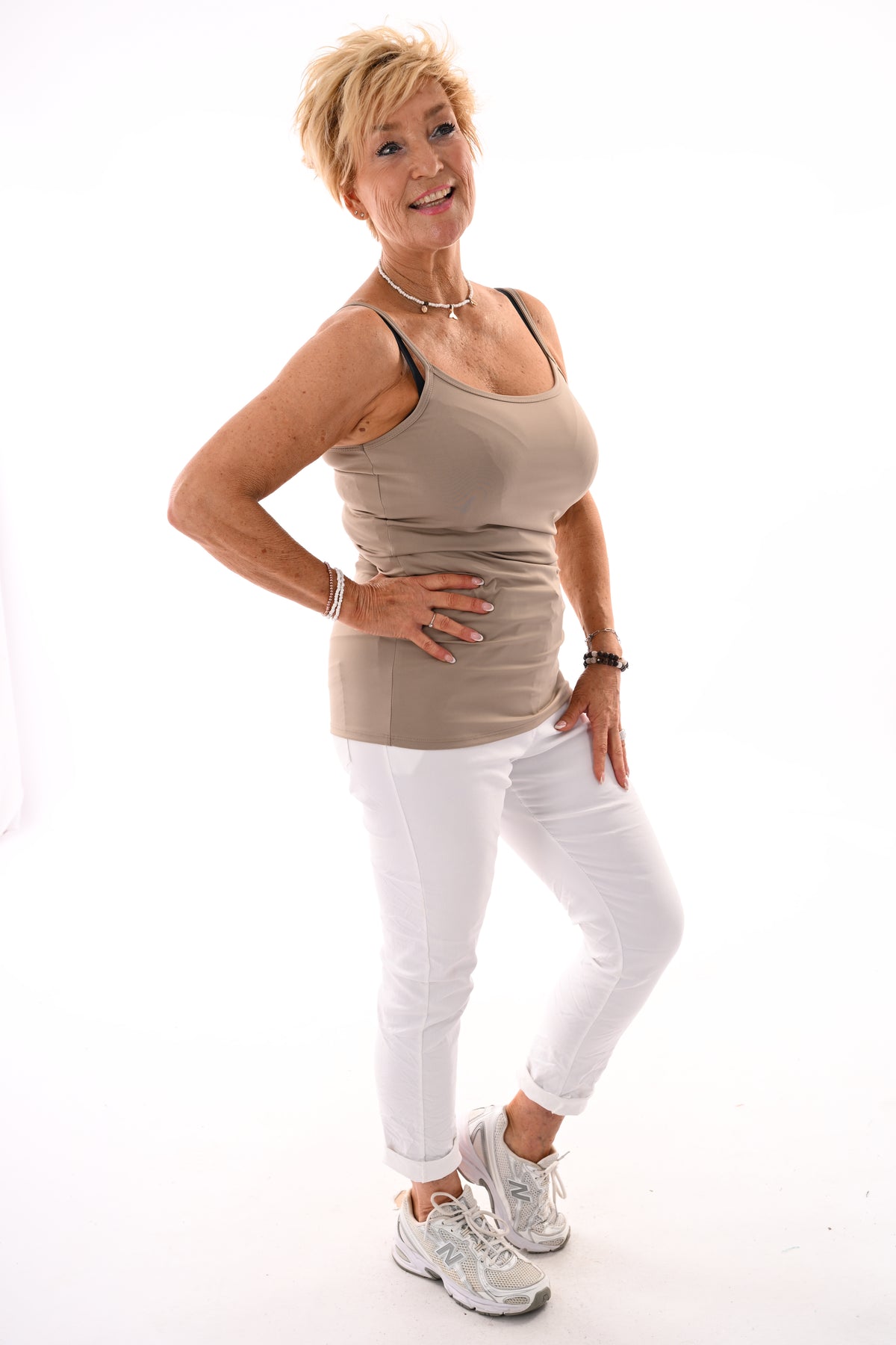 Basic singlet taupe
