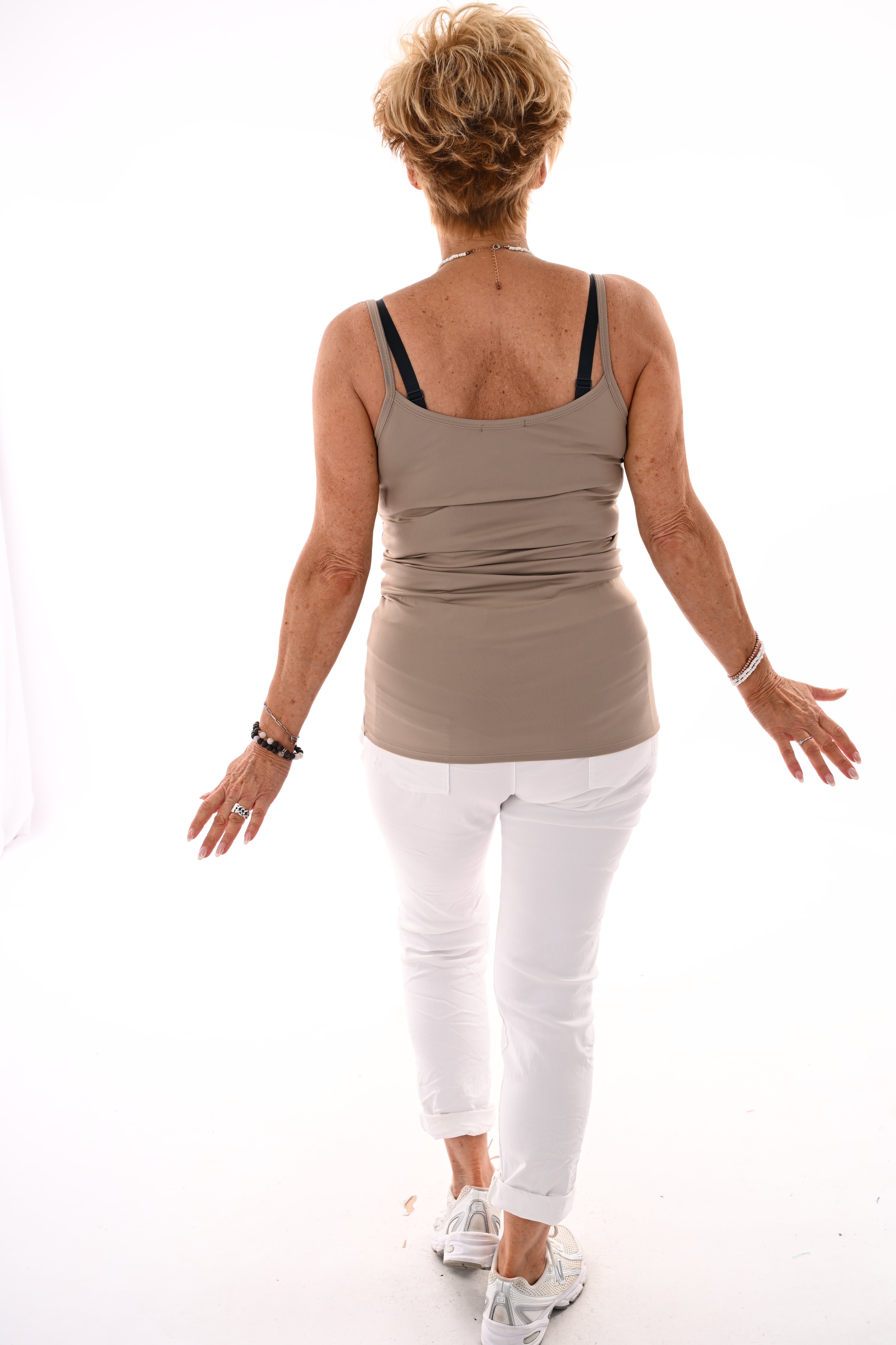 Basic singlet taupe