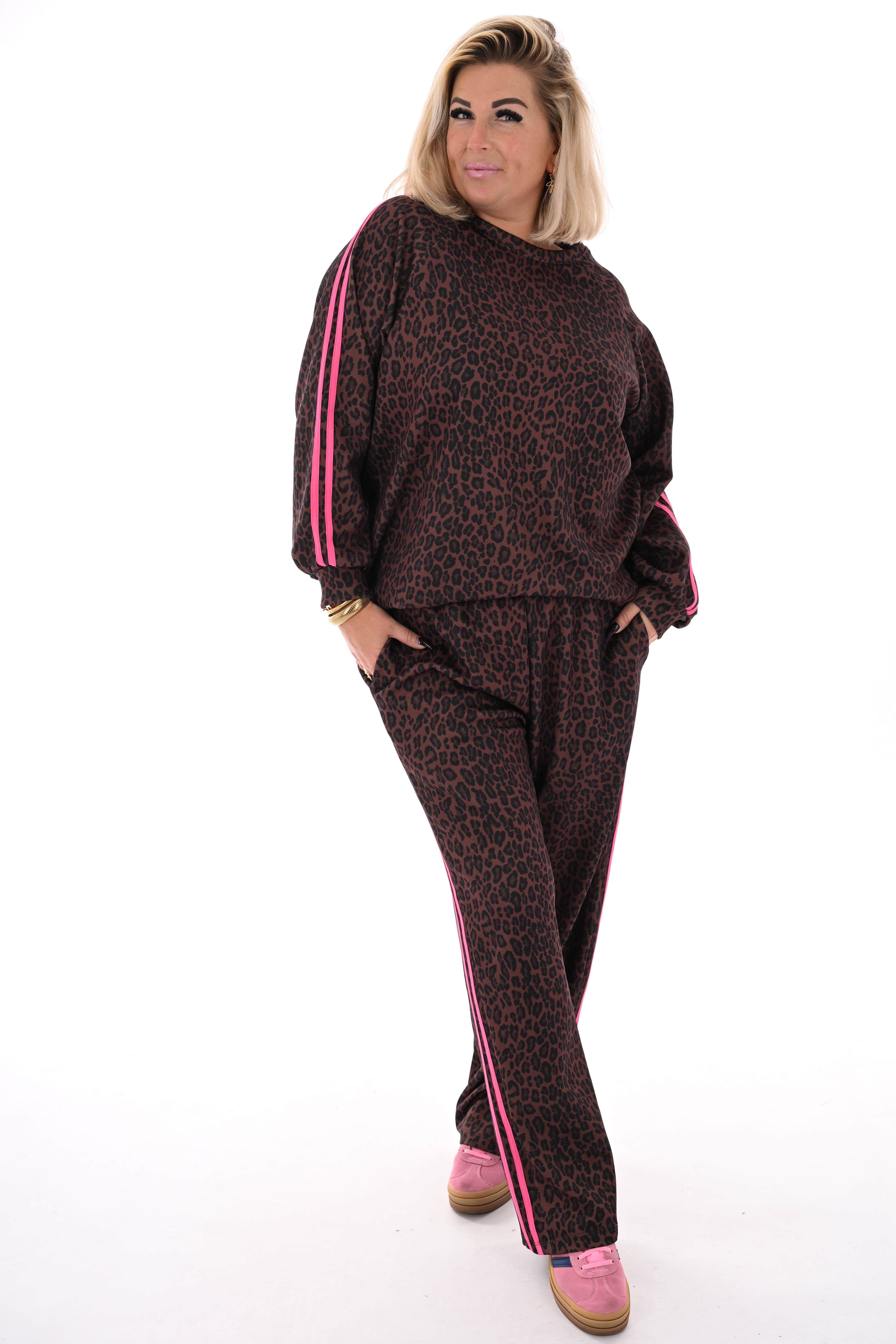 Tweedelig  joggingset panterprint met bies felroze