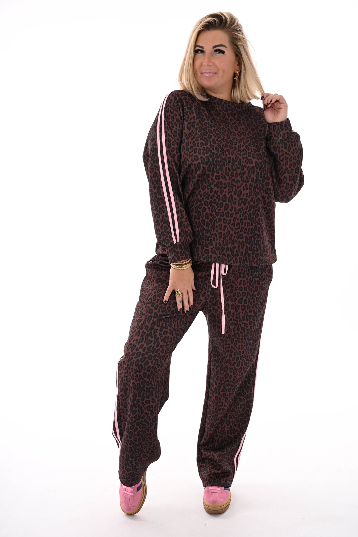 Tweedelig  joggingset panterprint met bies lichtroze