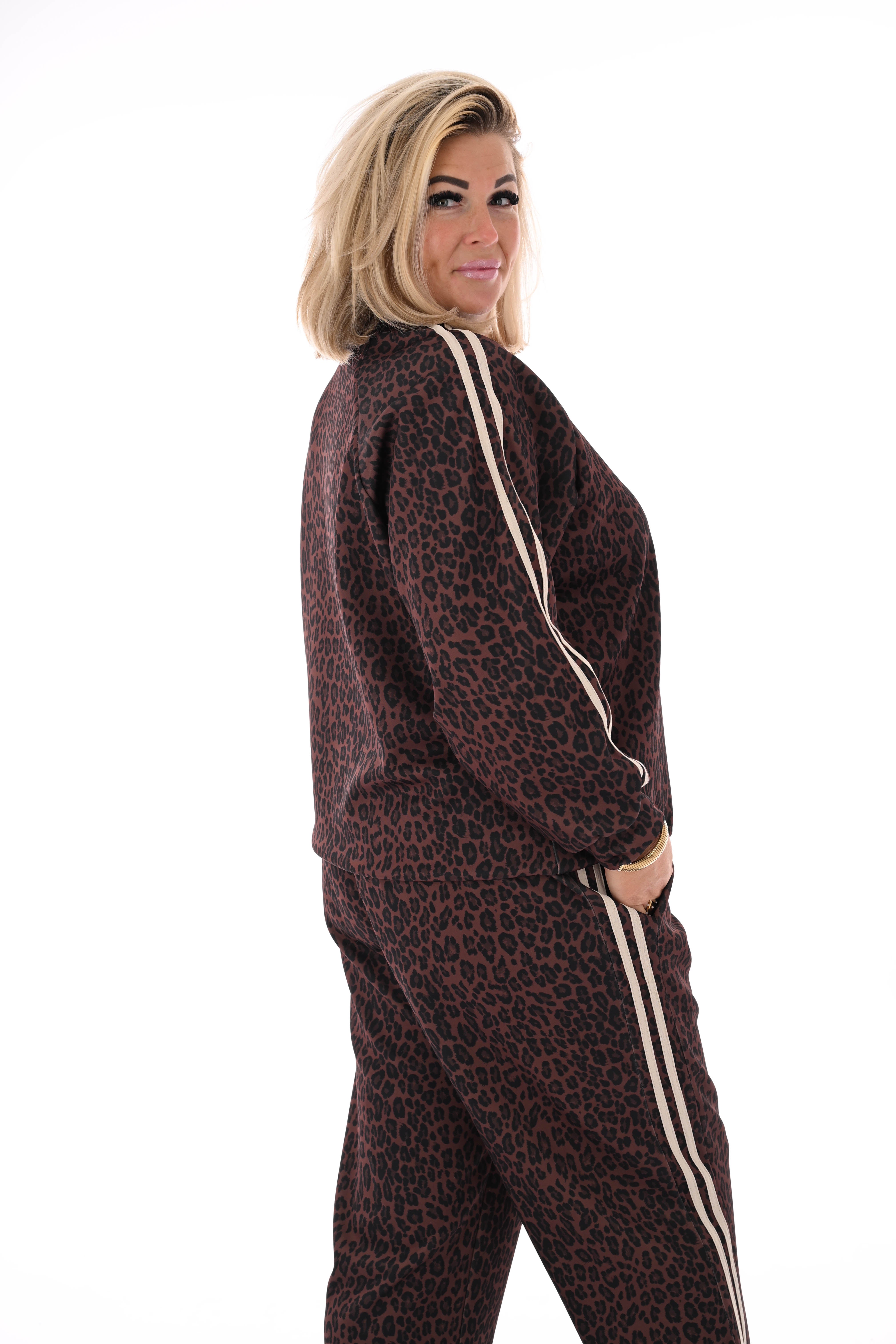 Tweedelig  joggingset panterprint met bies beige