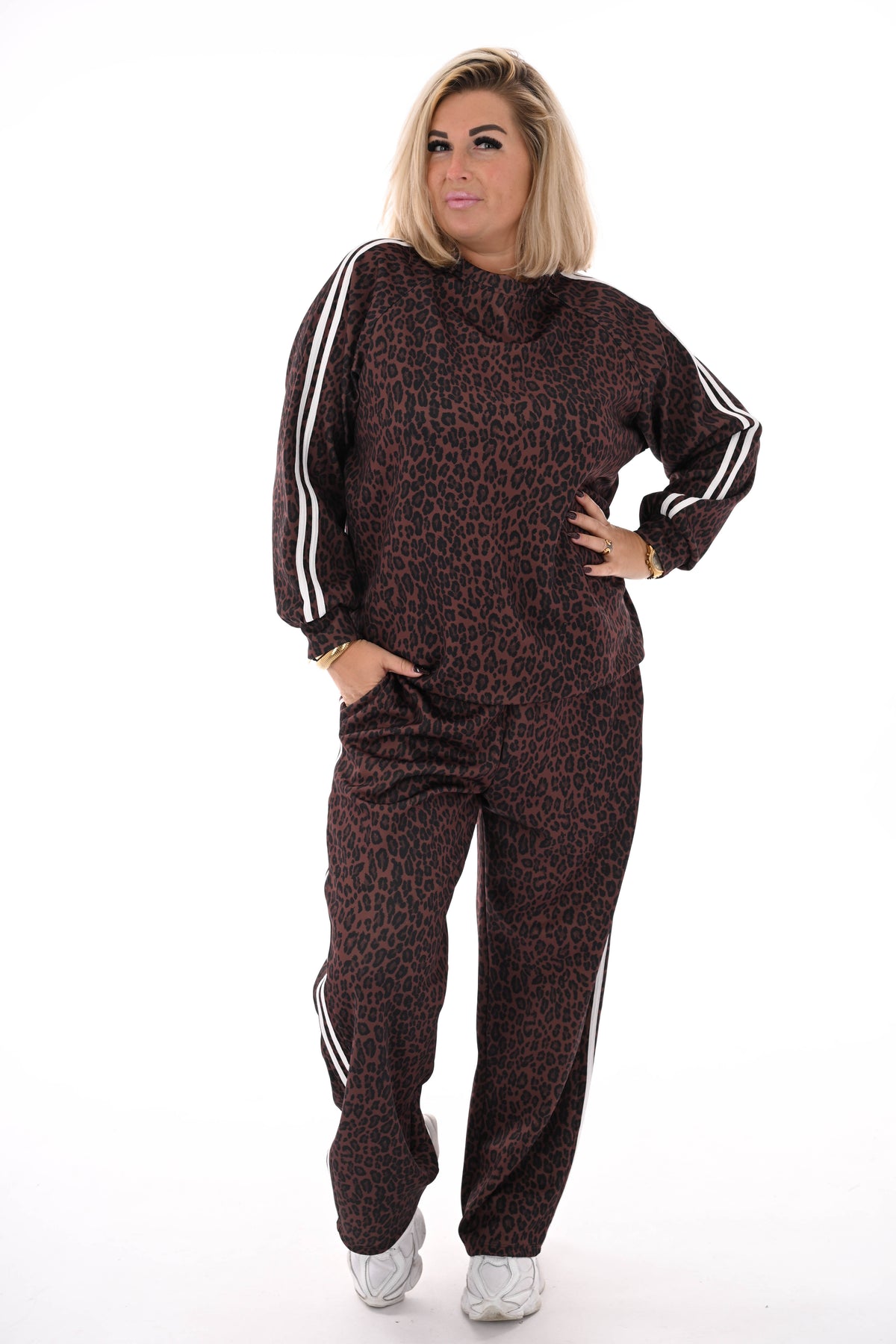 Tweedelig  joggingset panterprint met bies roomwit