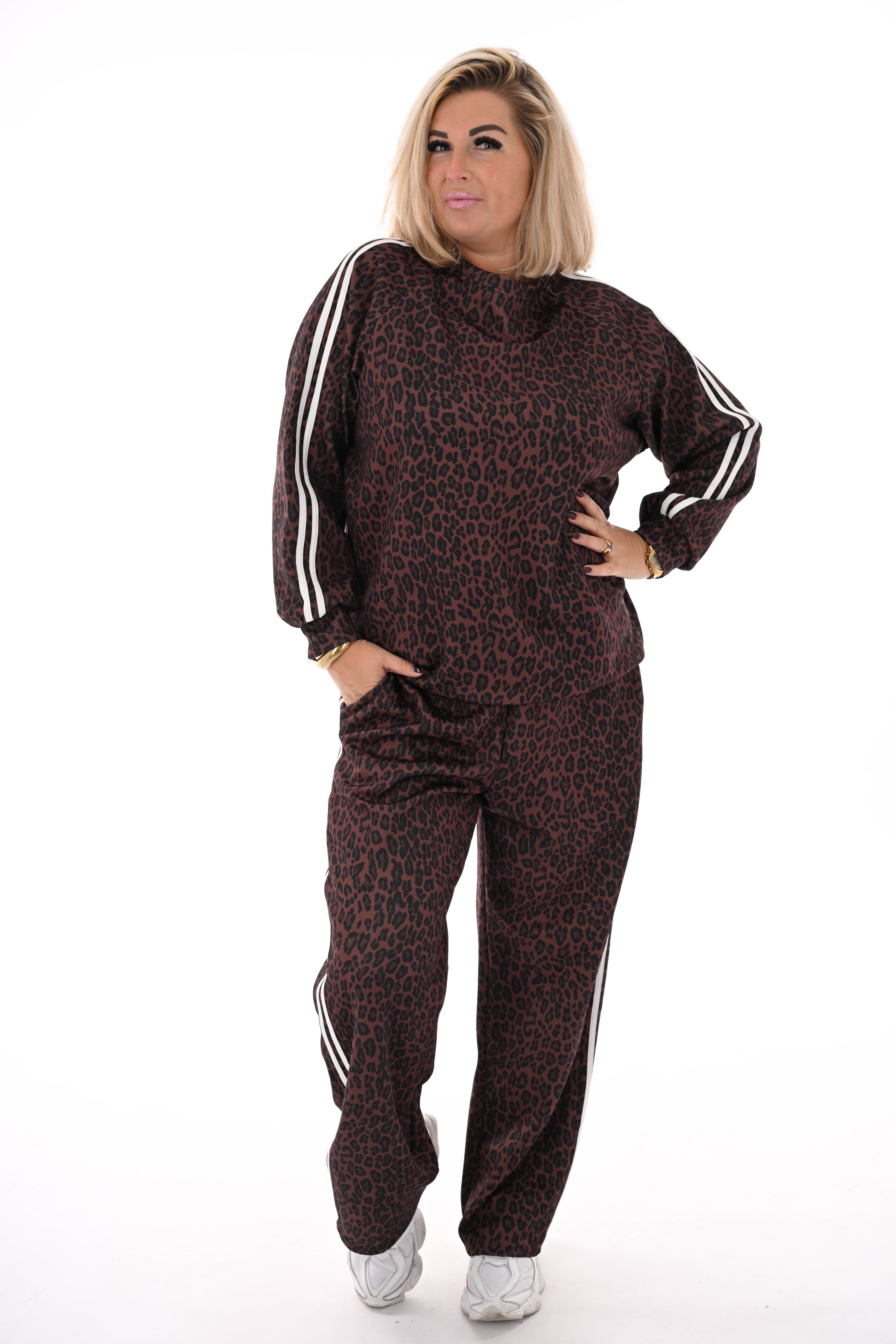 Tweedelig  joggingset panterprint met bies roomwit