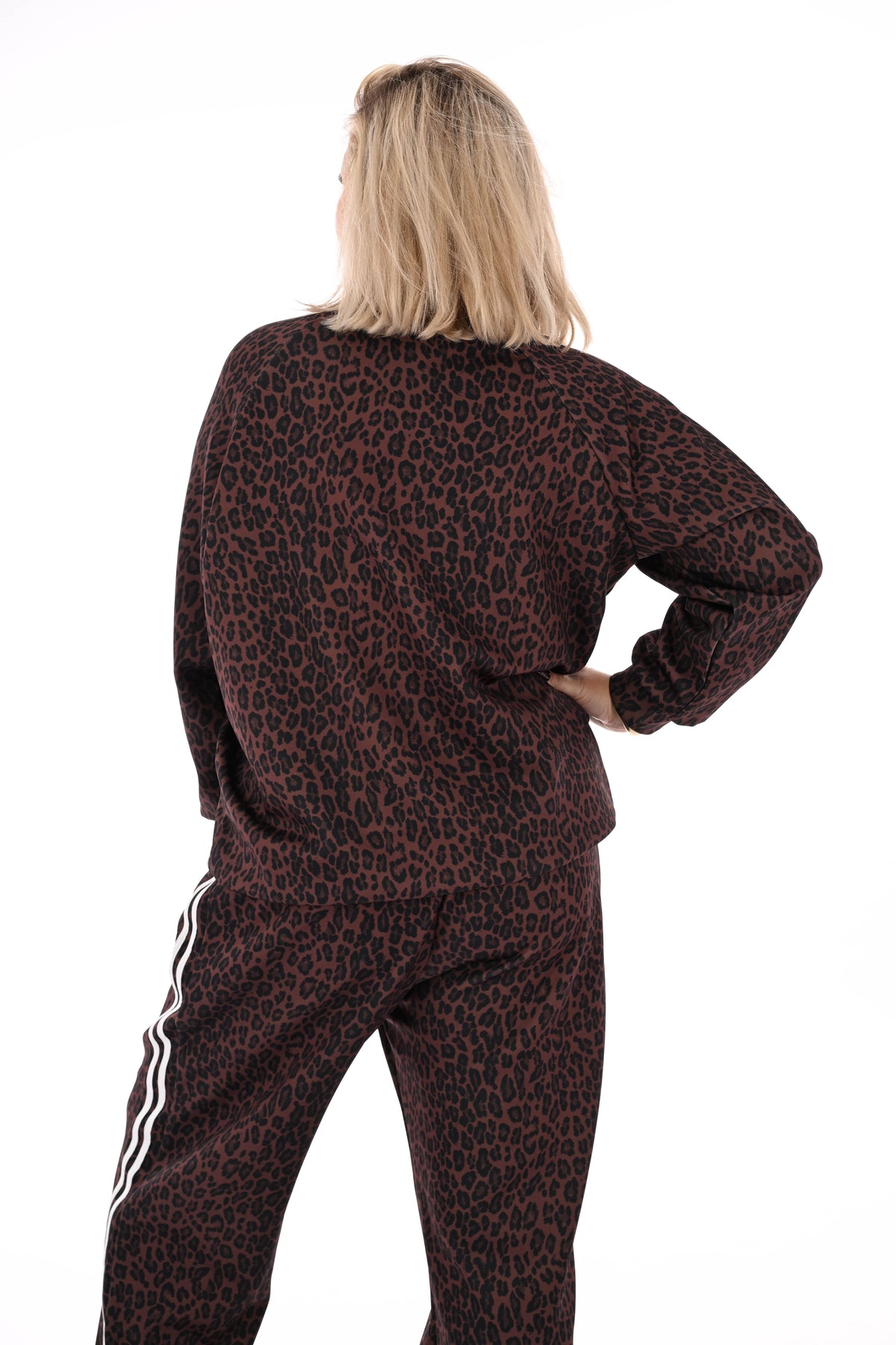 Tweedelig  joggingset panterprint met bies roomwit