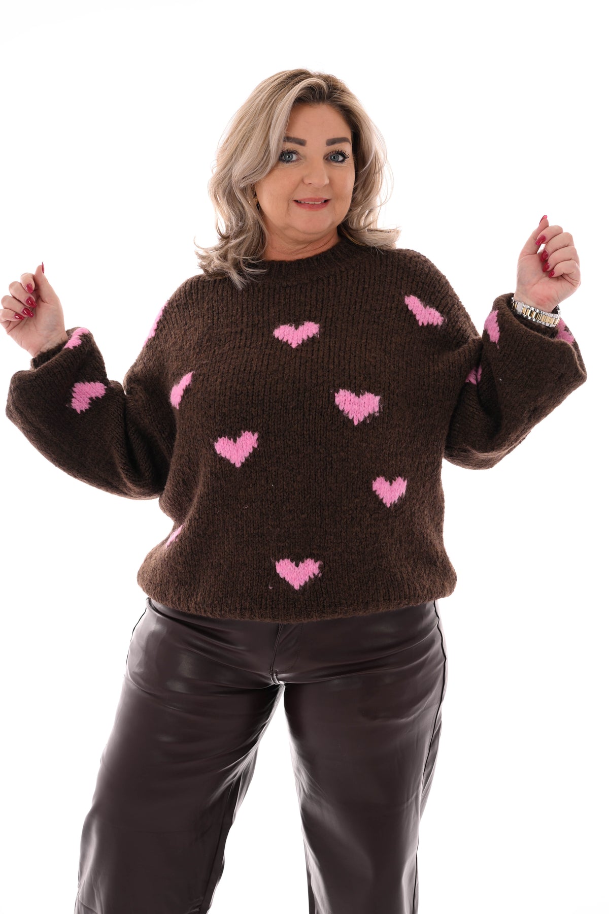 Gebreide trui kleine hartjes donkerbruin