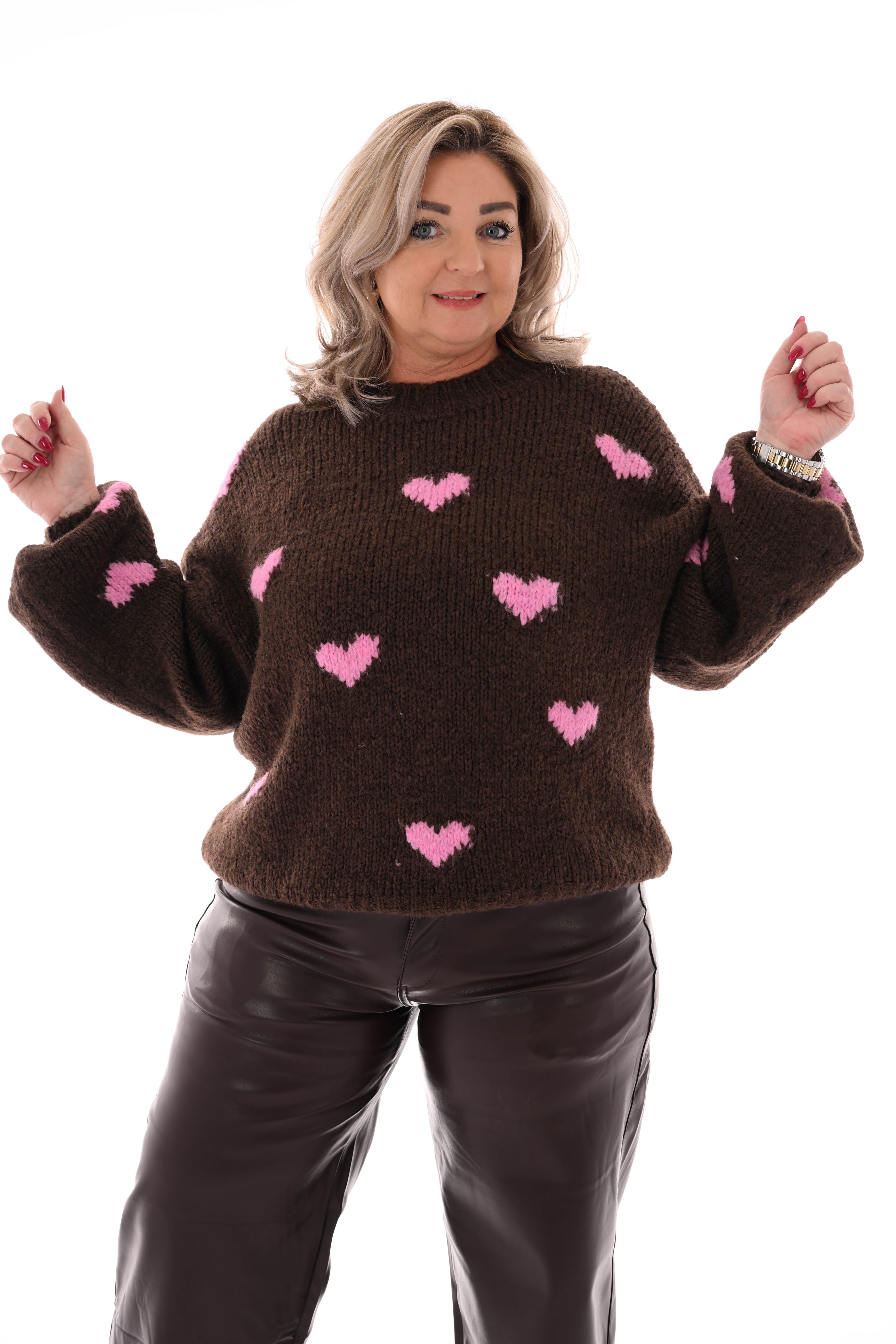 Gebreide trui kleine hartjes donkerbruin