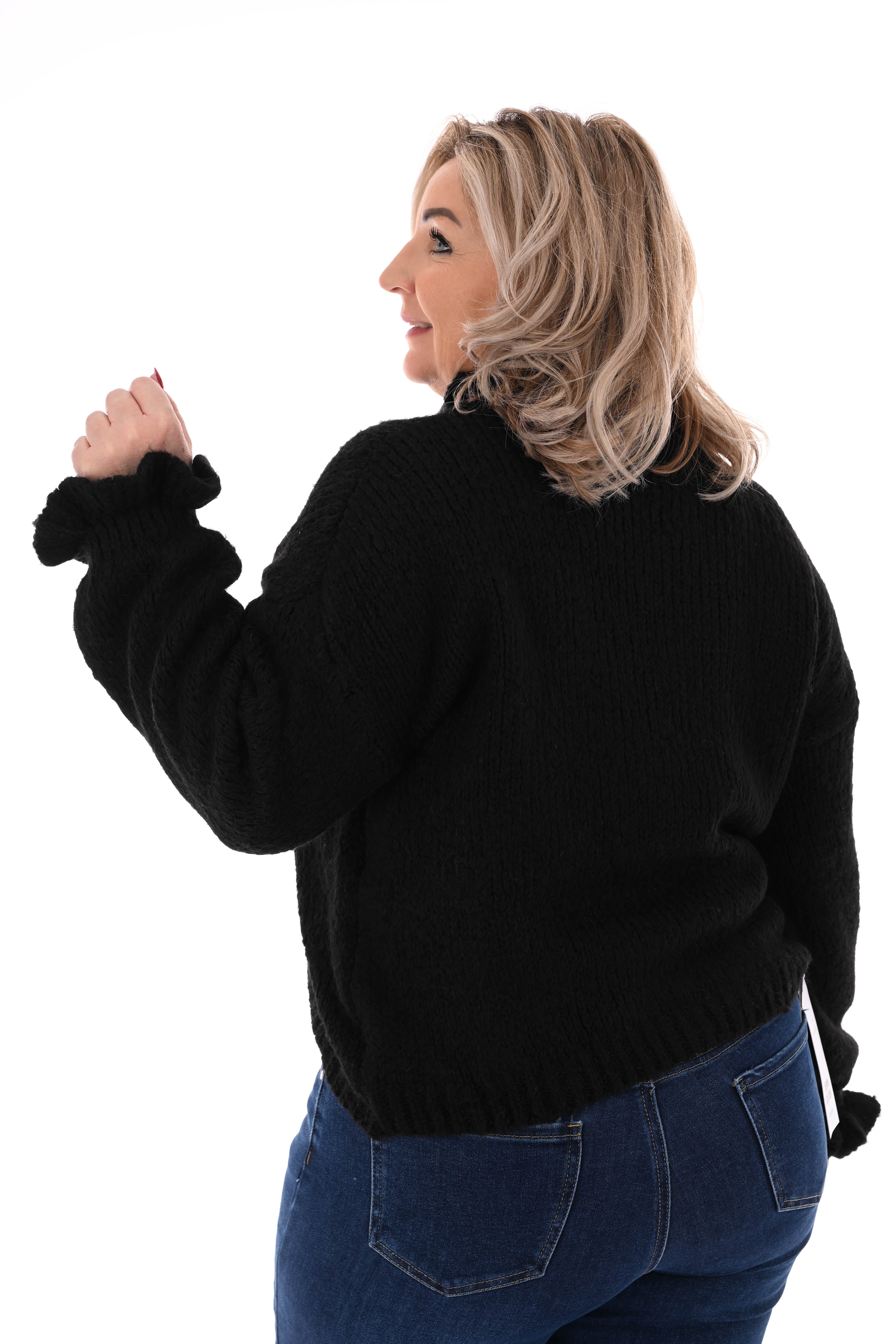Gebreide trui roezelkraag en mouwen zwart
